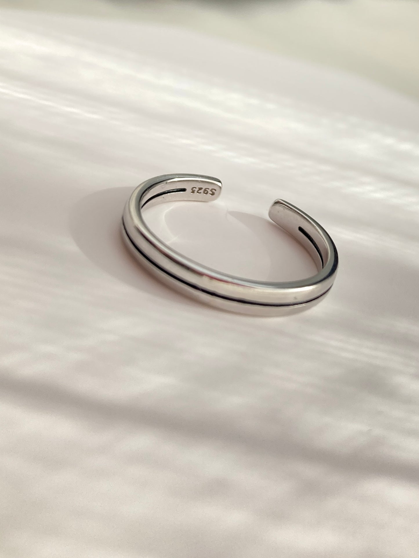 Minimalist One-line Sterling Silver Ring
