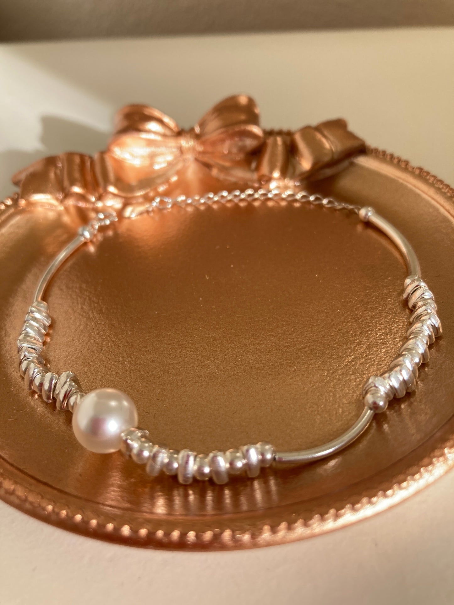 Pearl and silver chip bracelet