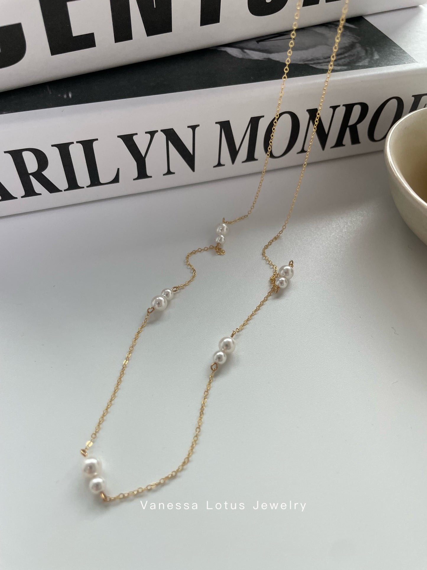 Minimalist two pearls necklace