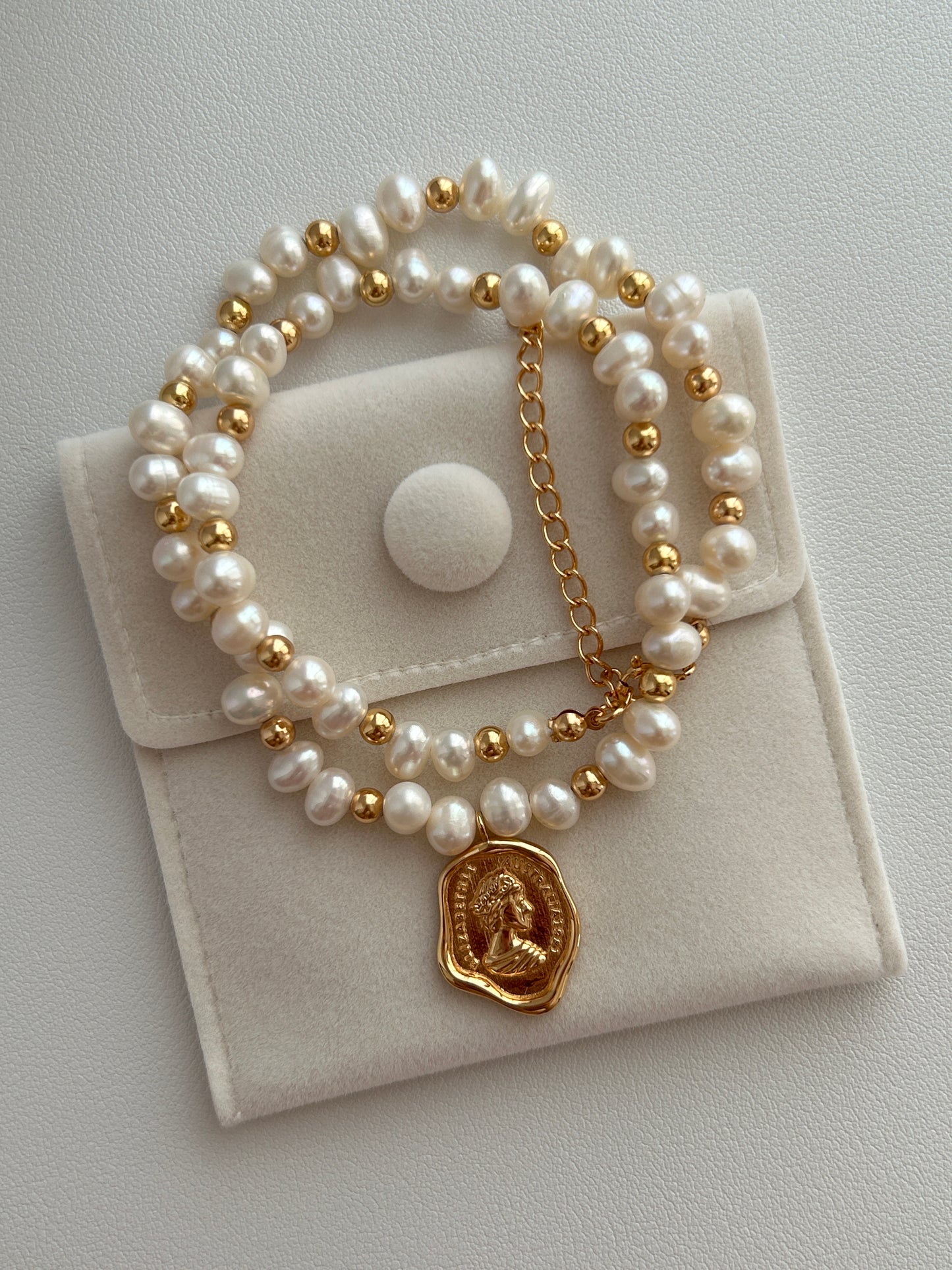 Pearl Necklace Queen