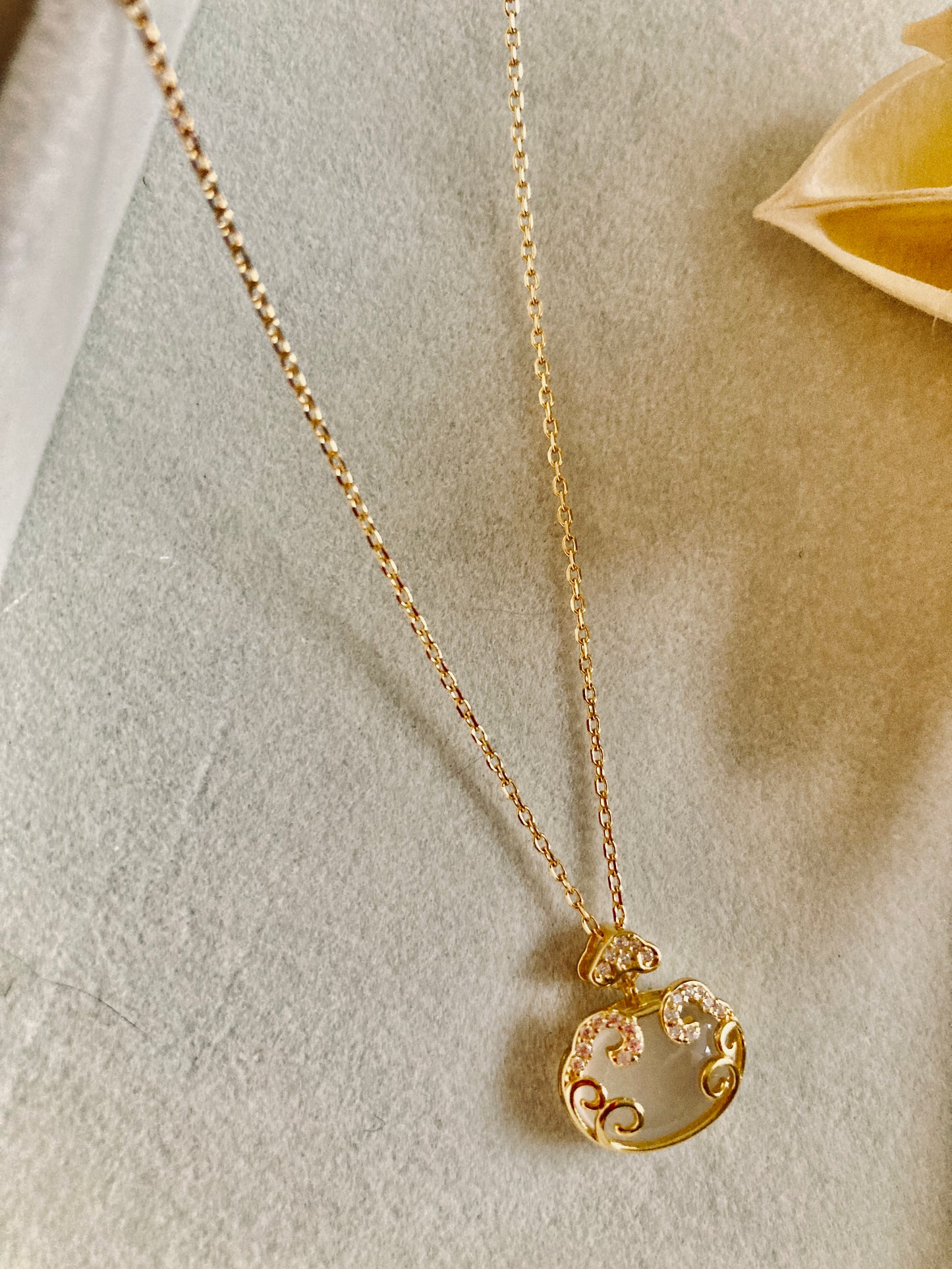 Golden purse necklace