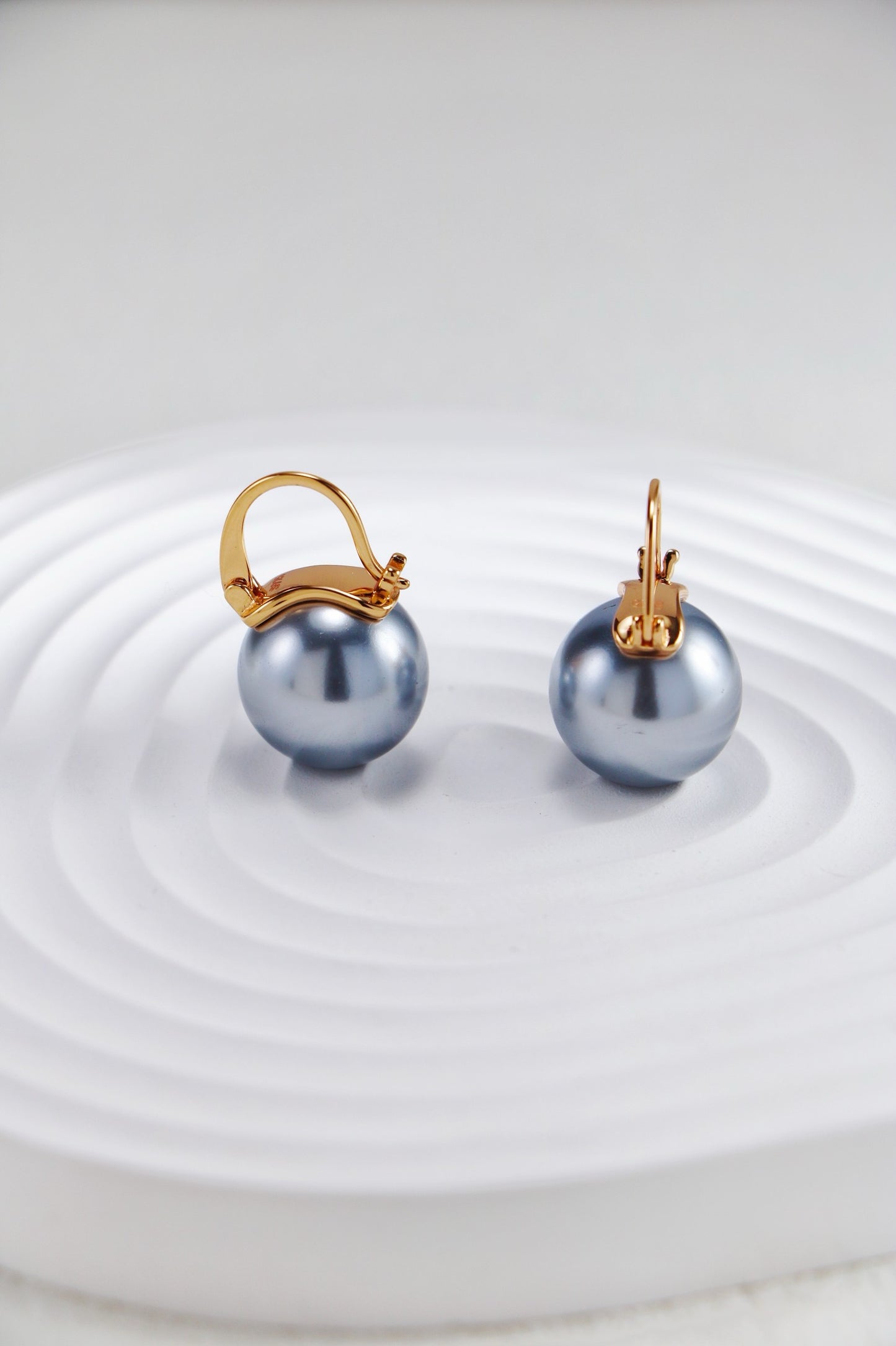 S925 Silver 14mm Shell Pearl Drop Earrings | Gray & White