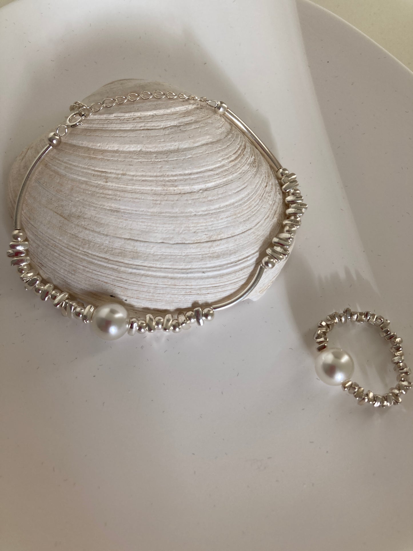 Pearl and silver chip bracelet
