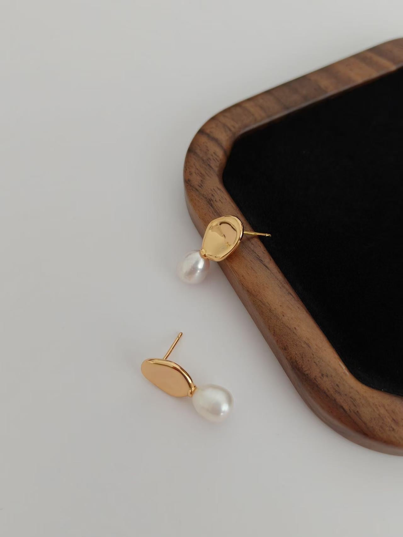 Mirror Pearl Earrings