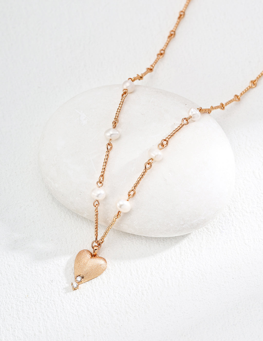 S925 Vintage Gold Heart Pendant Pearl Necklace