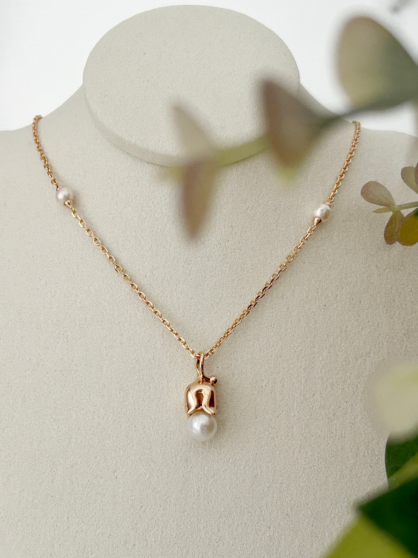 Bell Flower Pearl Necklace