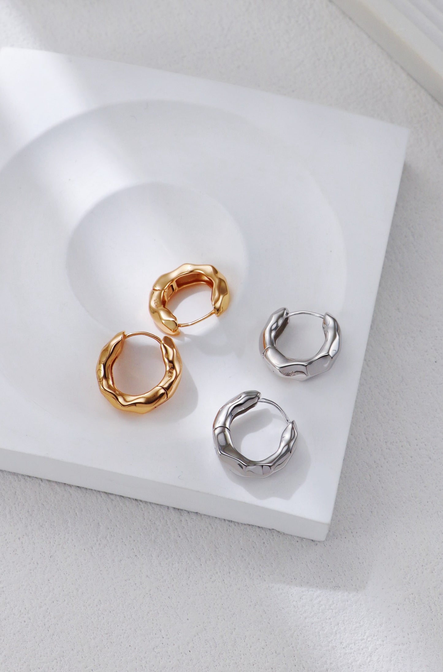S925 Hammered Hoop Earrings – Handcrafted Texture in Gold or Silver