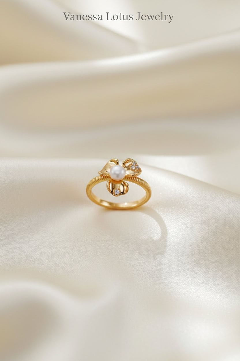 Pearl and Silver Flower Ring