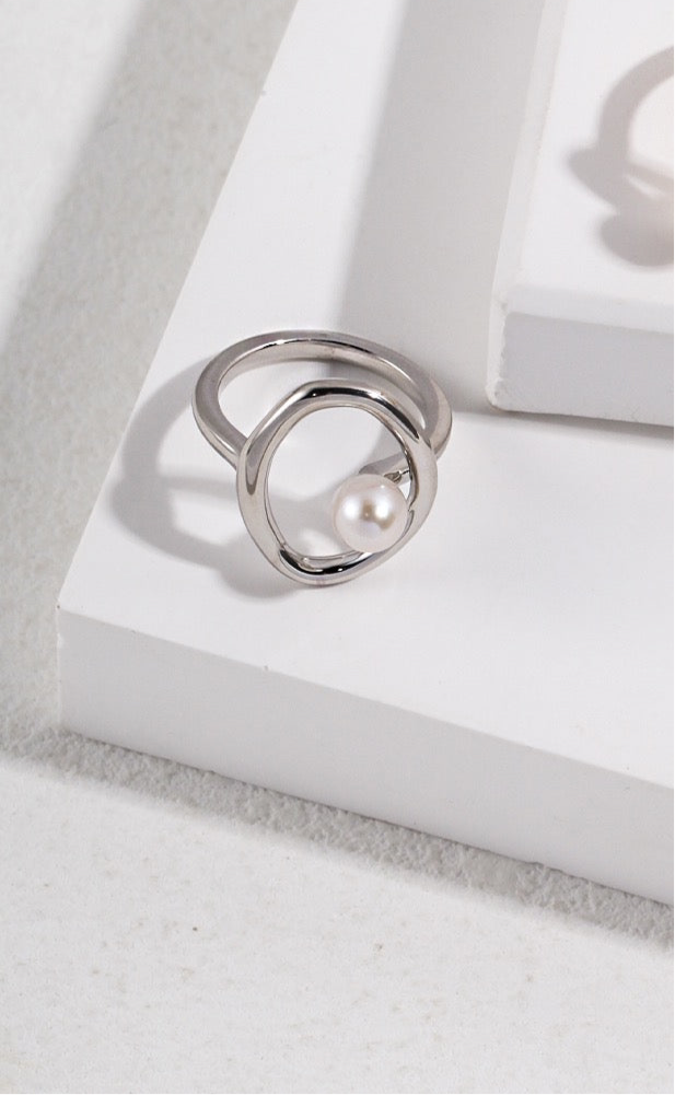 The Sun Pearl Ring