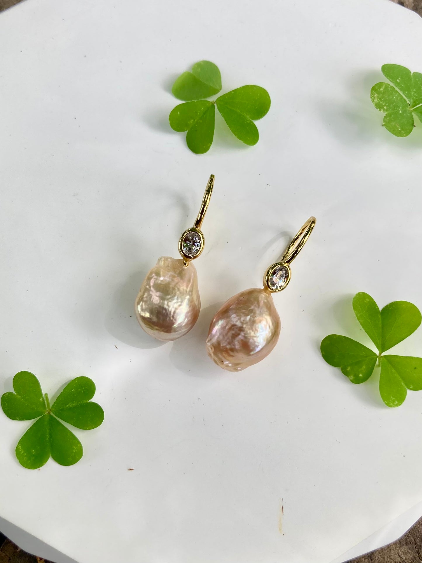 Flake Pearl Earrings