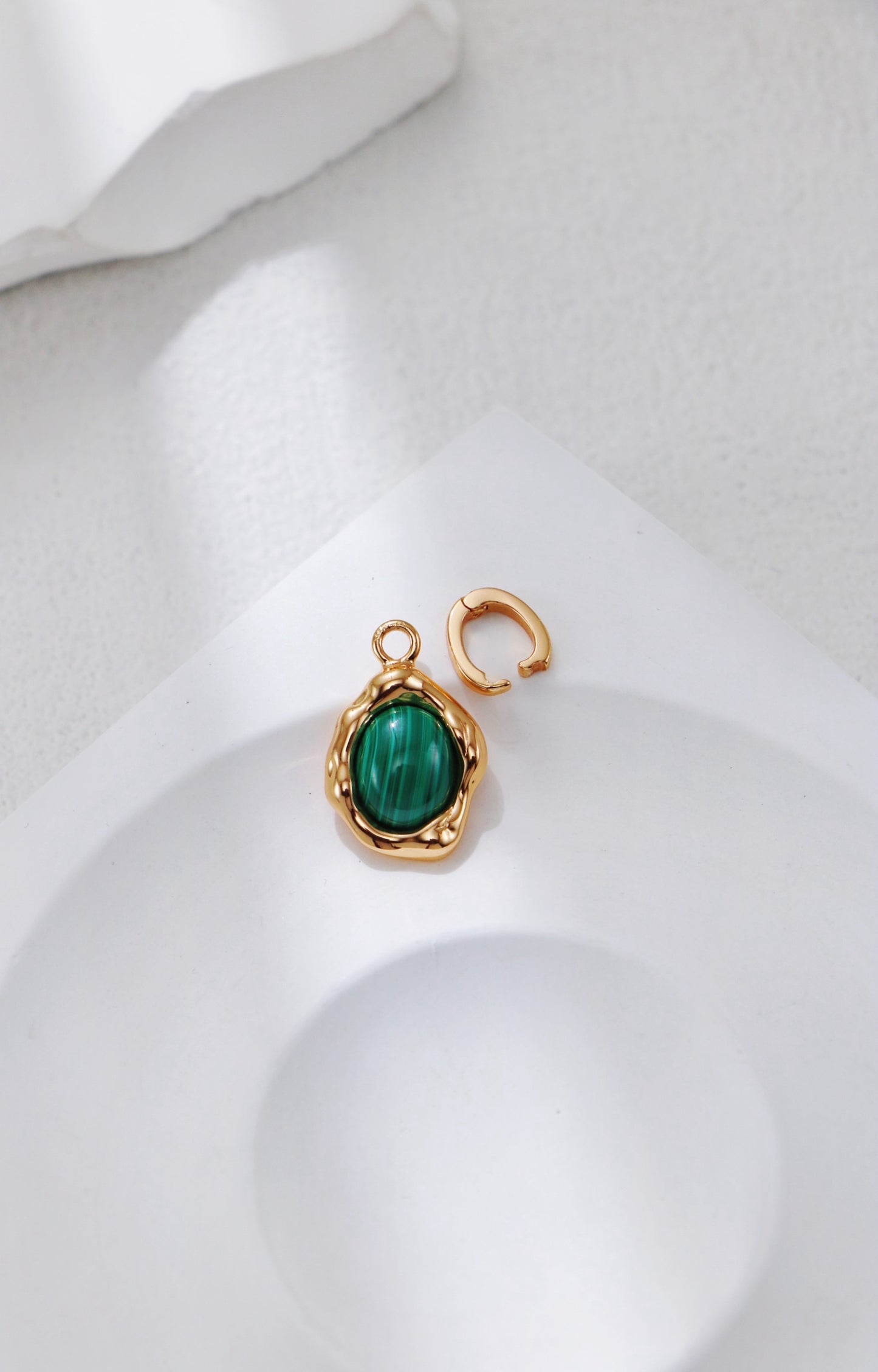 Malachite / White Magnesite Pendant