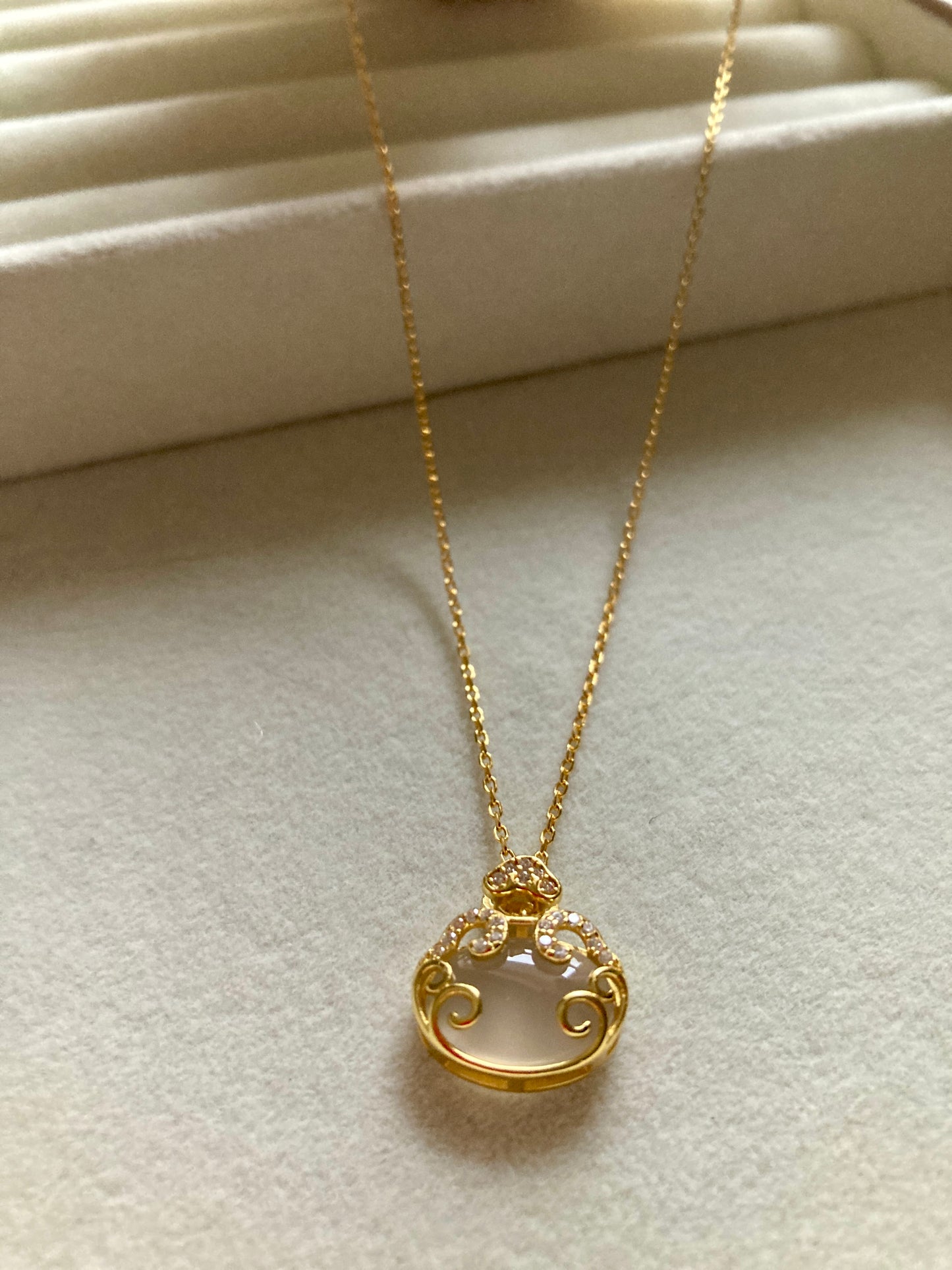 Golden purse necklace