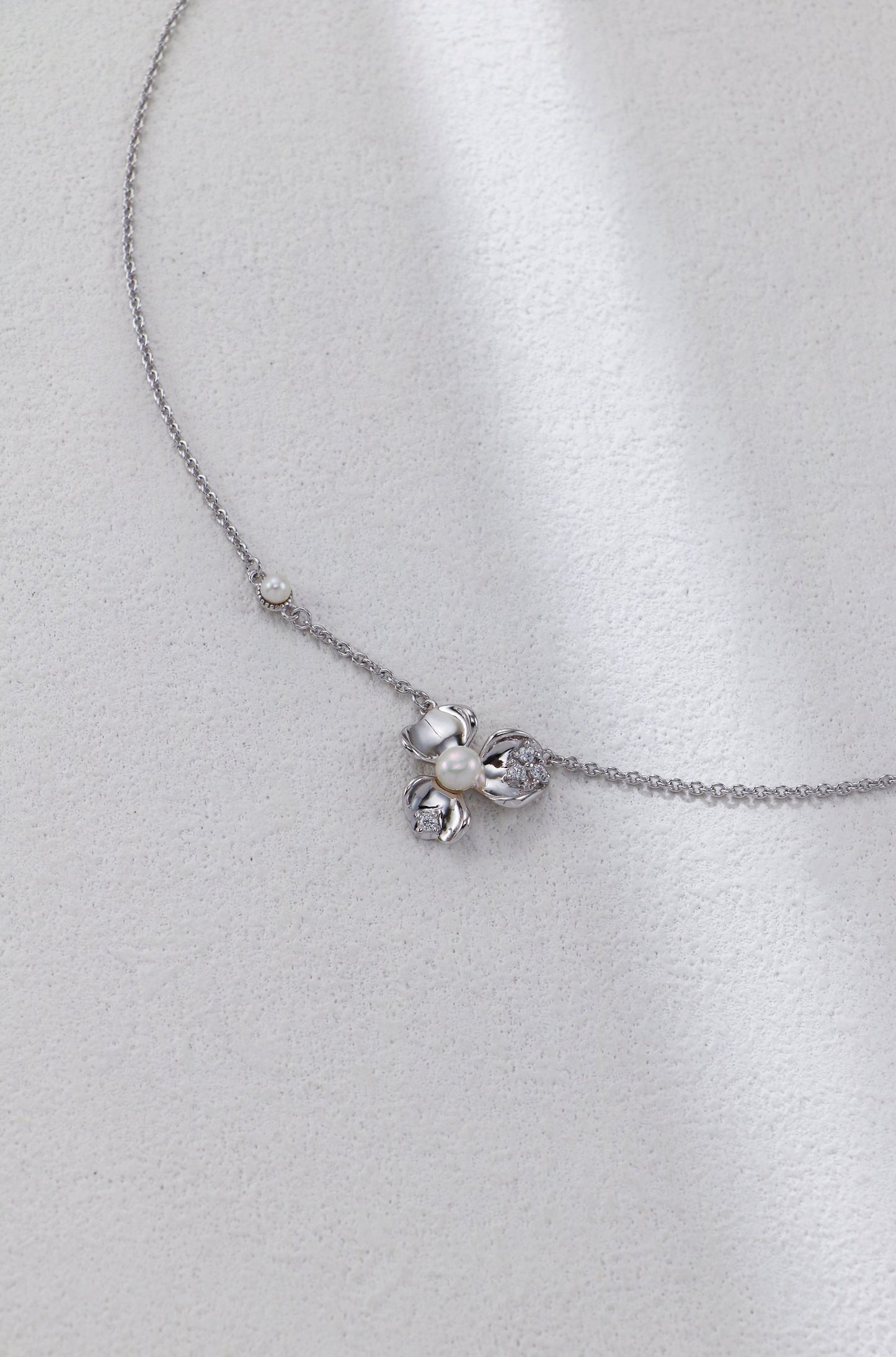 Pearl and Silver Flower Pendant Necklace