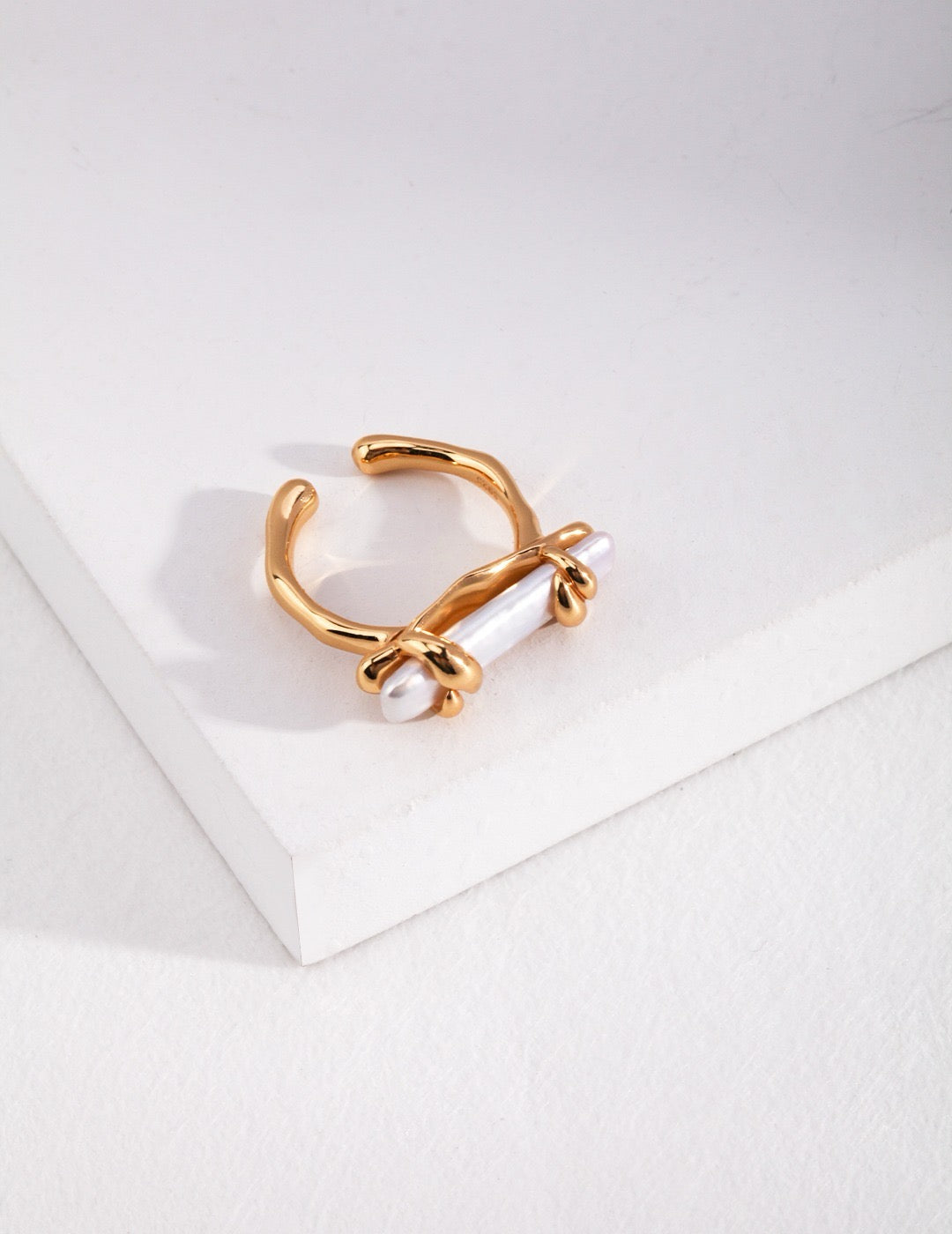 Baroque Gold Embrace Pearl Set