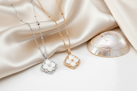 Mother-of-Pearl Flower Pendant Necklace in 925 Sterling Silver
