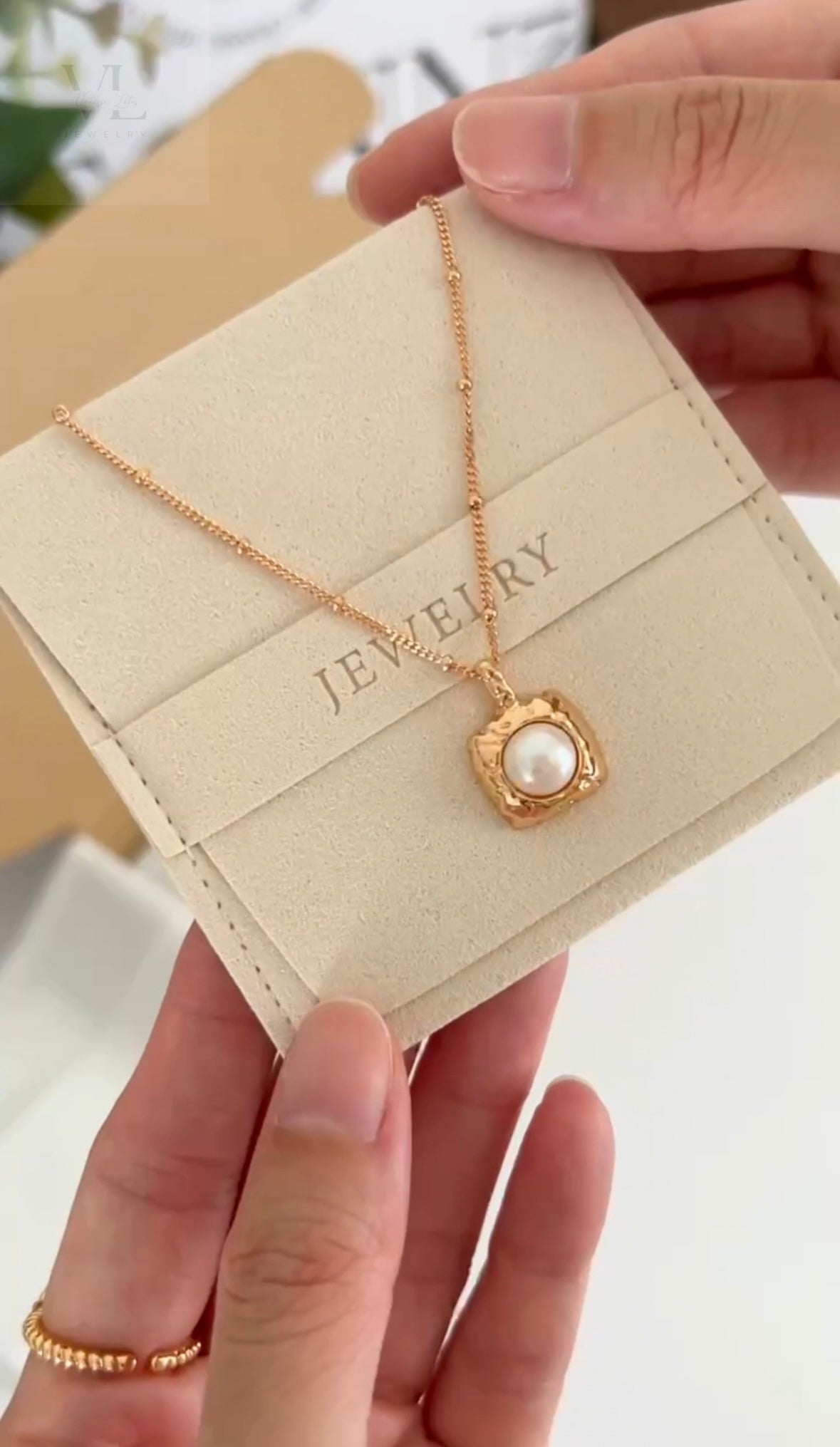 Lustre Elegance Pendant Necklace