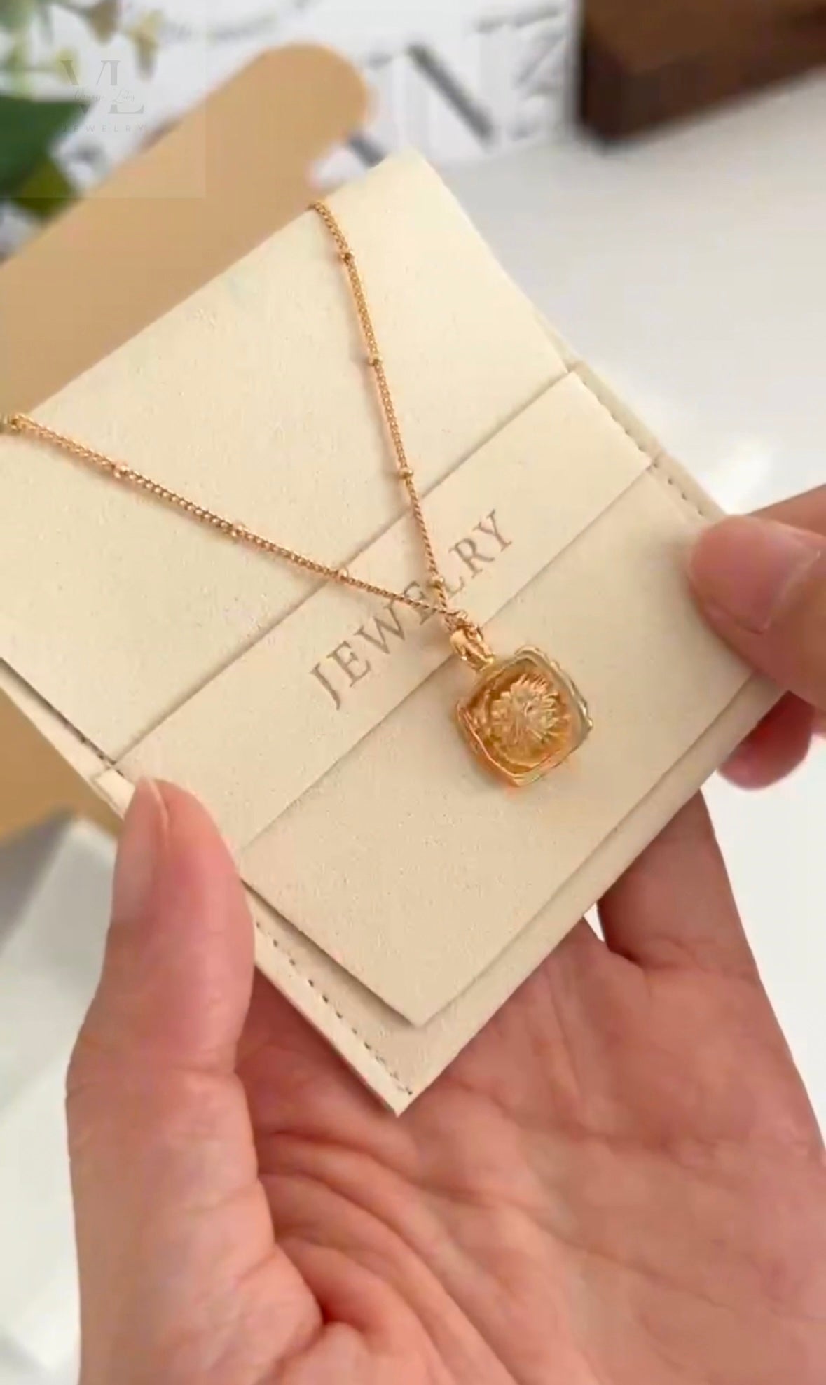 Lustre Elegance Pendant Necklace