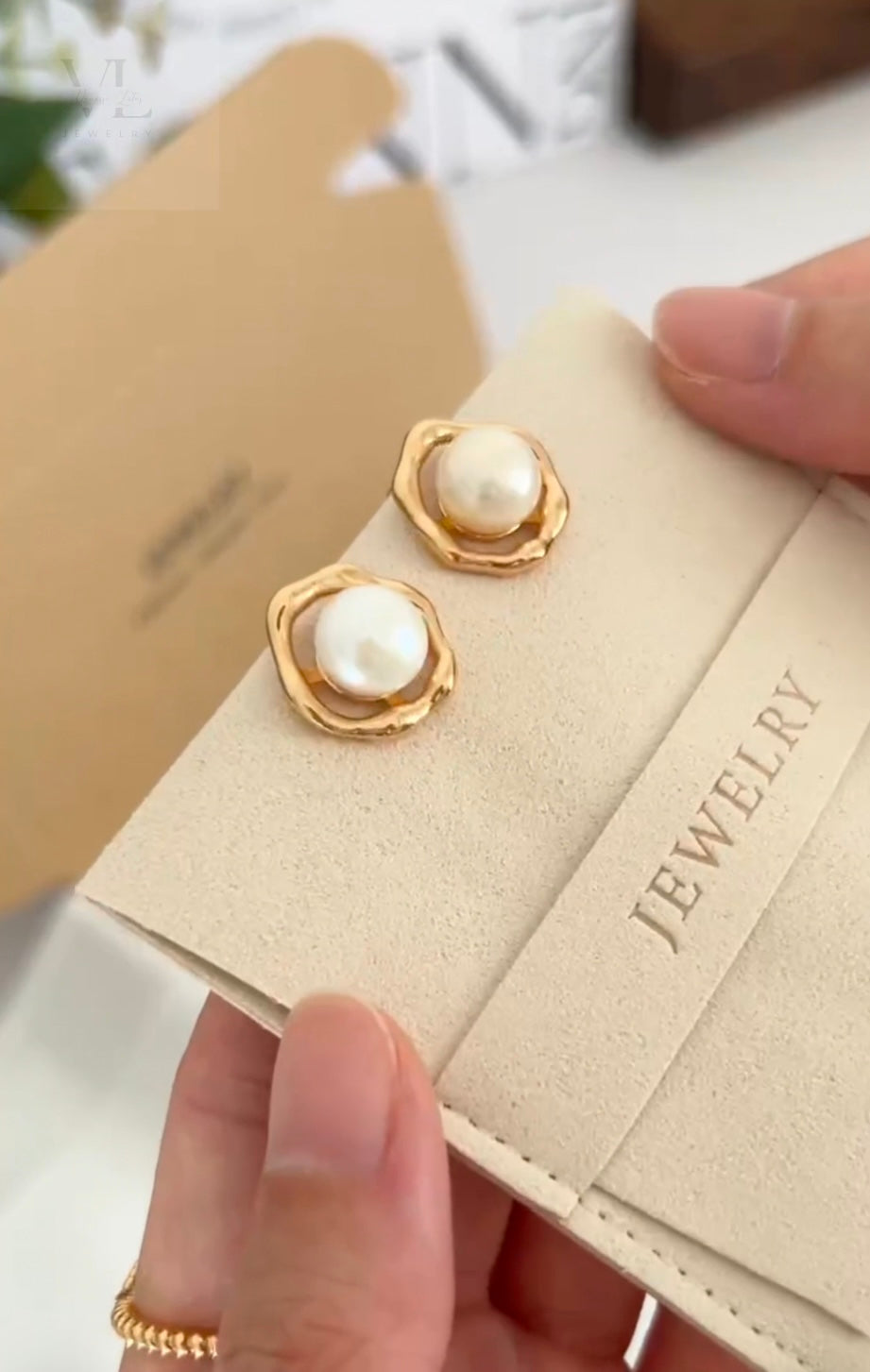Pearl Studs