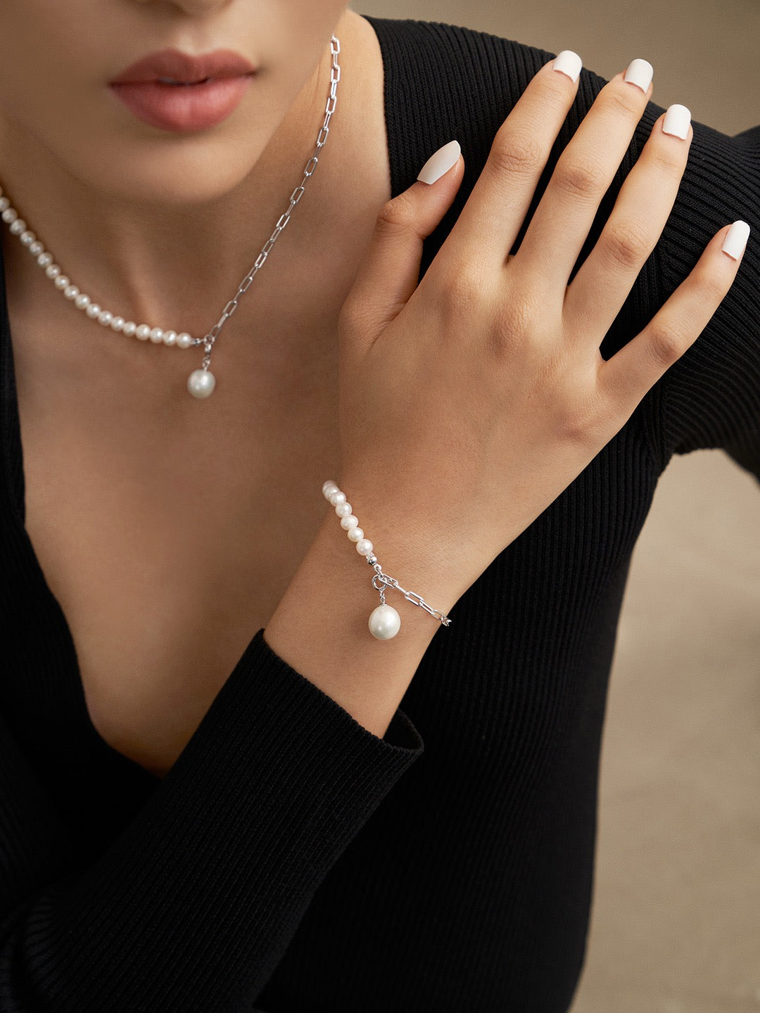 Pearl and chain bracelet