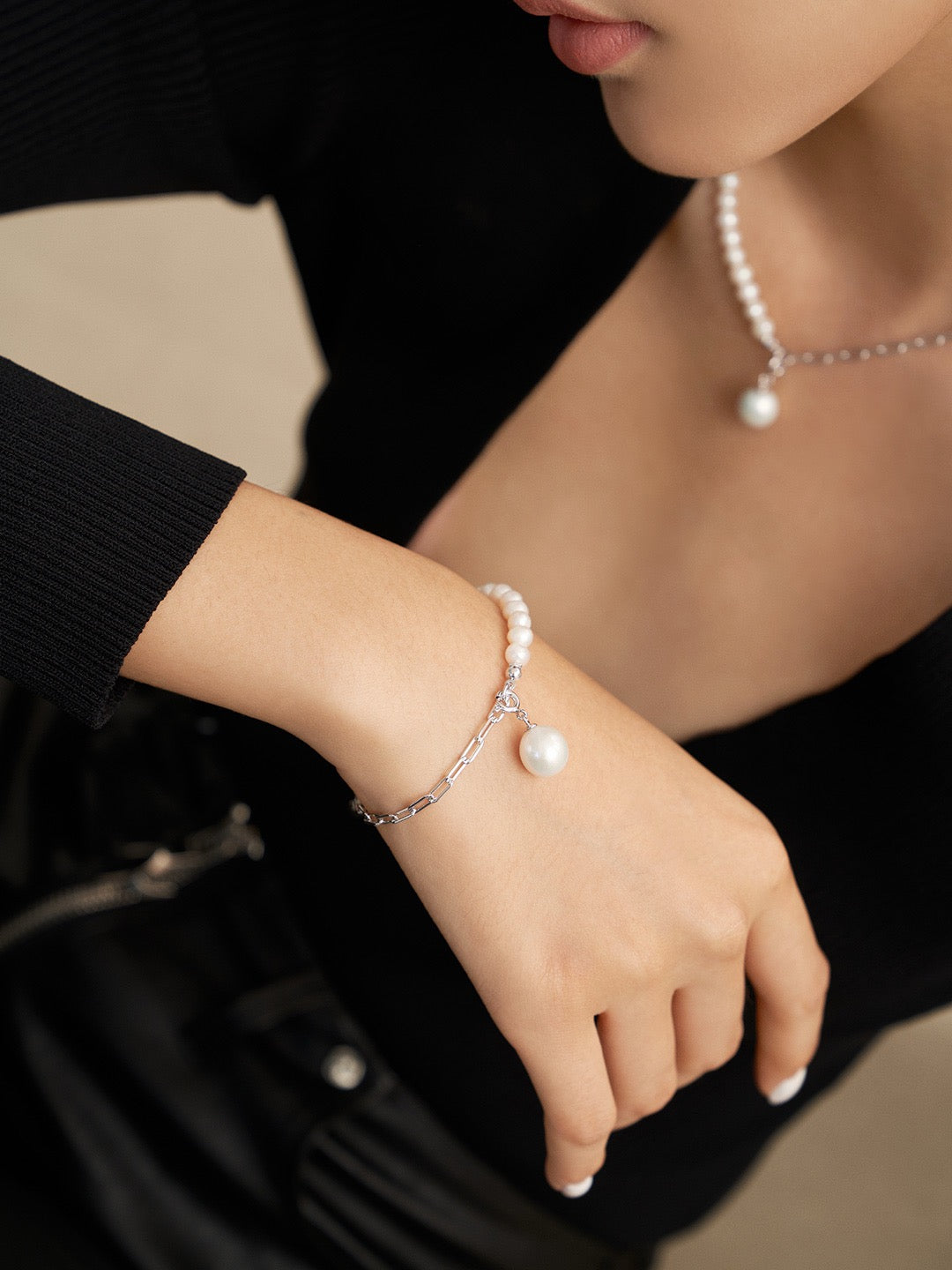 Pearl and chain bracelet