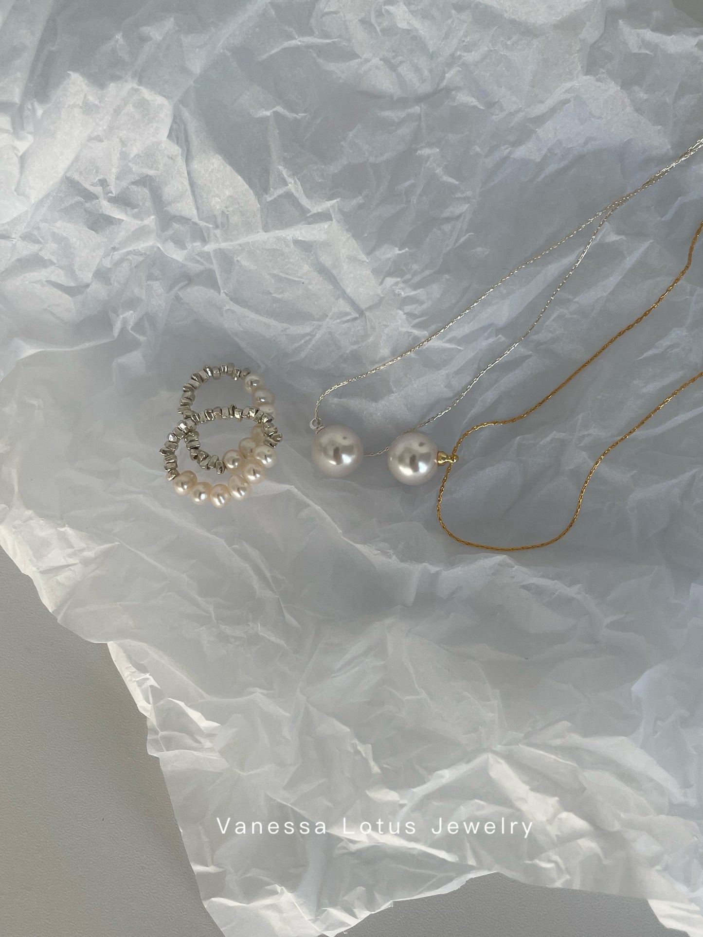 Single pearl necklace