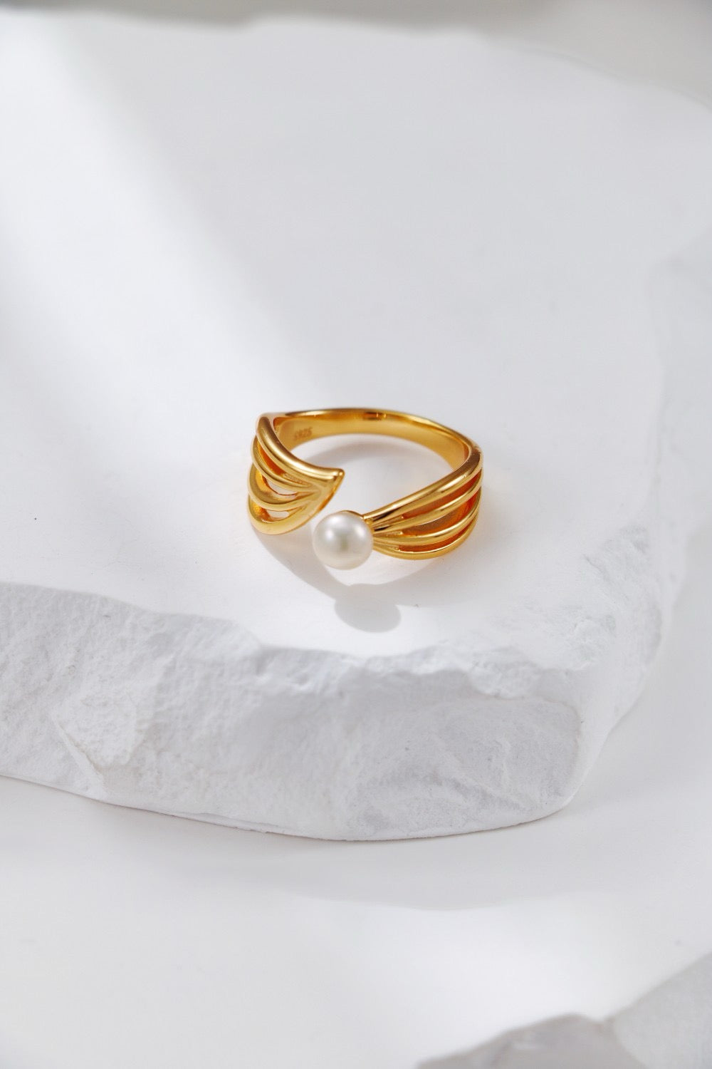 One Leave Pearl Ring