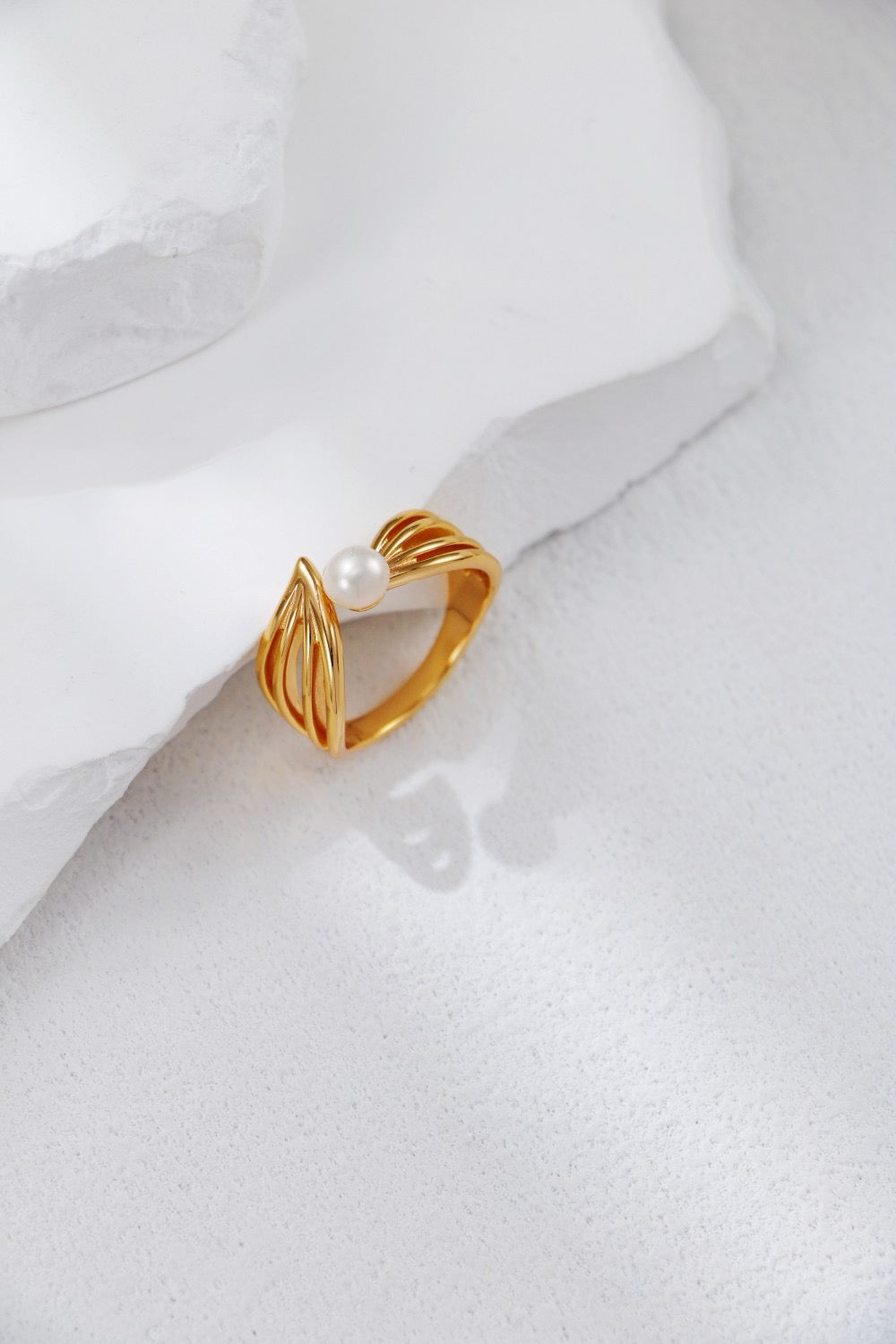 One Leave Pearl Ring