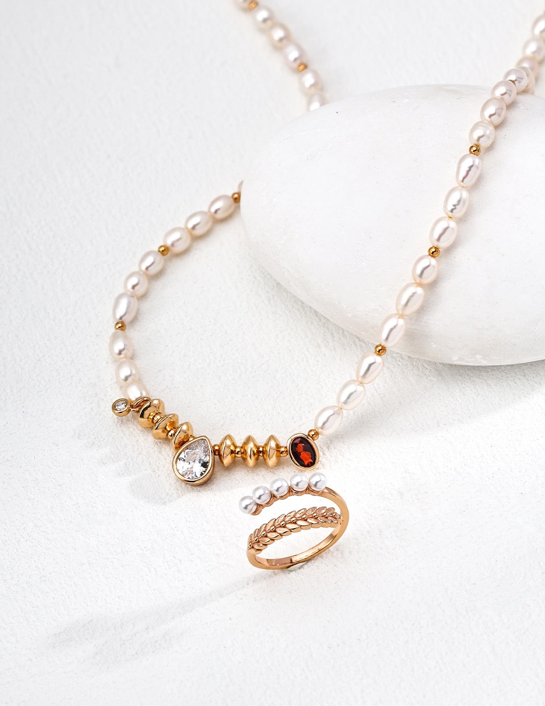 Vintage Pearl Elegance Necklace