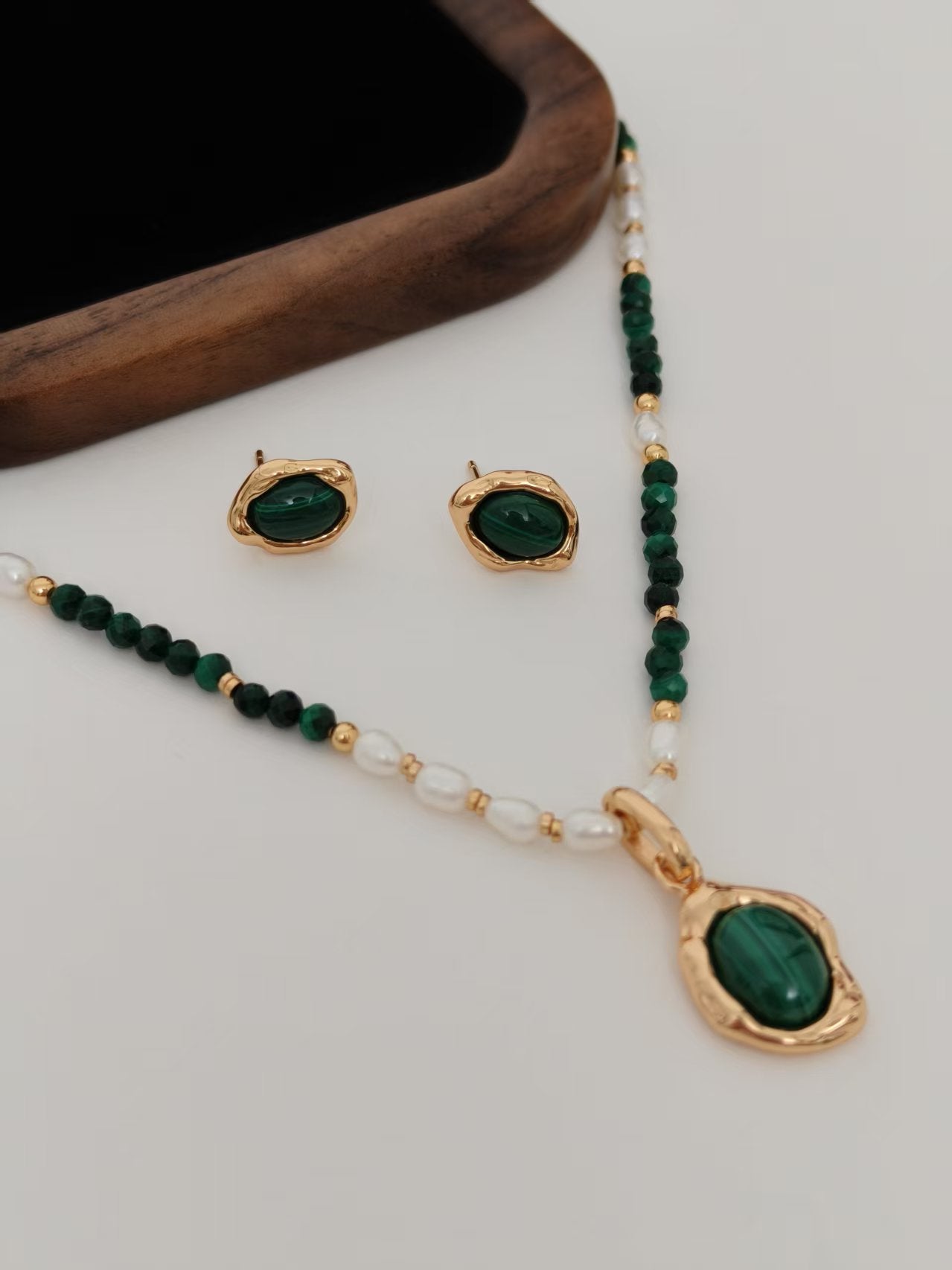 Malachite/White Magnesite Studs