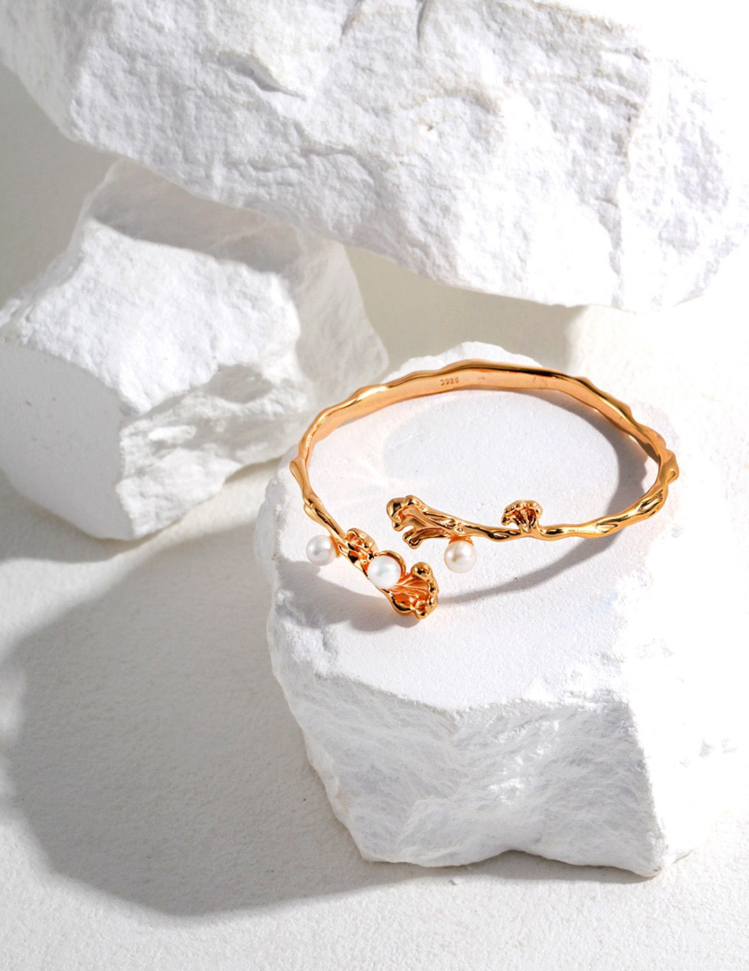 Wave Pearl Bangle