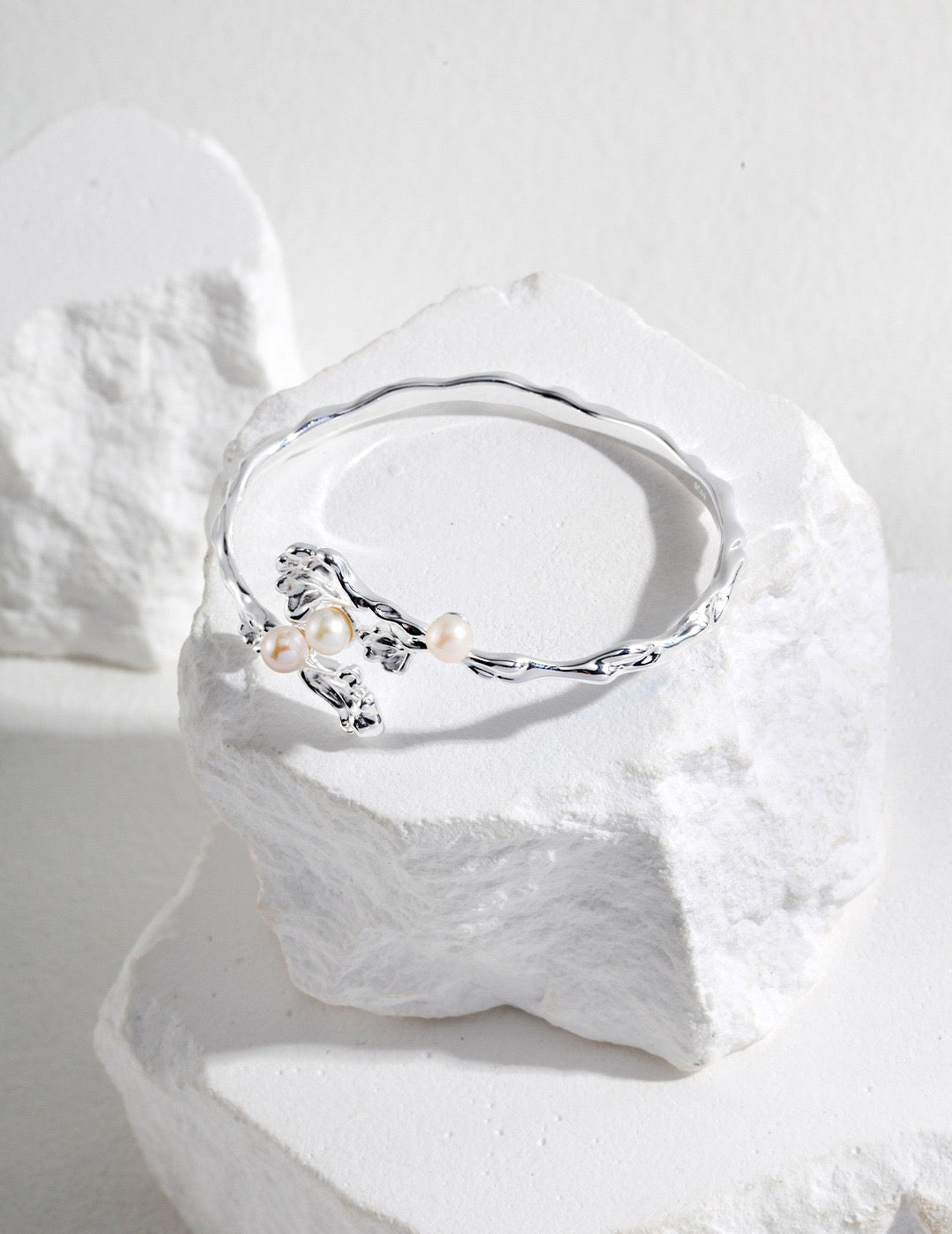 Wave Pearl Bangle