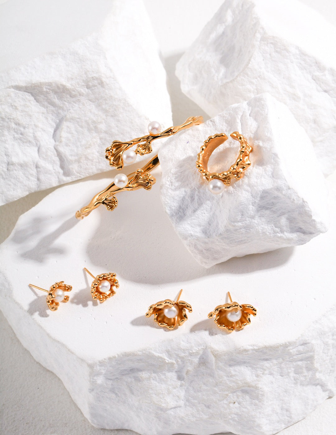 Wave Pearl Bangle