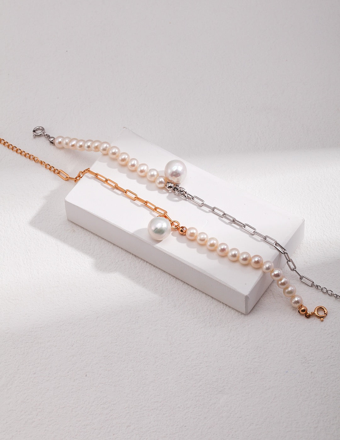 Pearl and chain bracelet