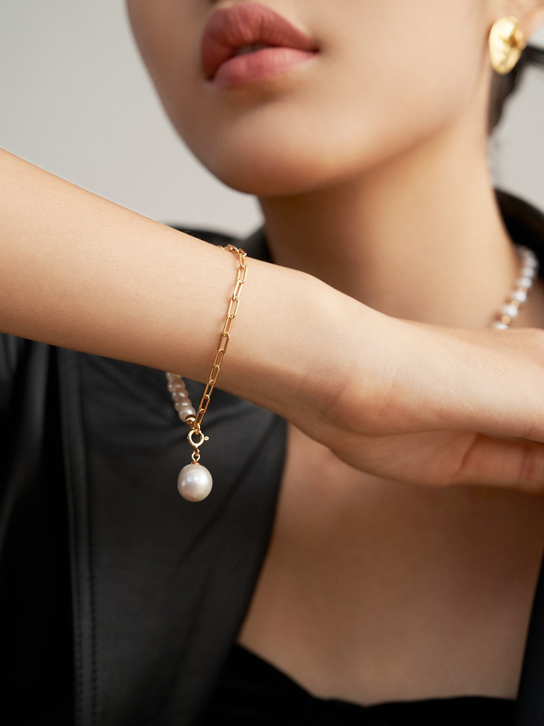 Pearl and chain bracelet