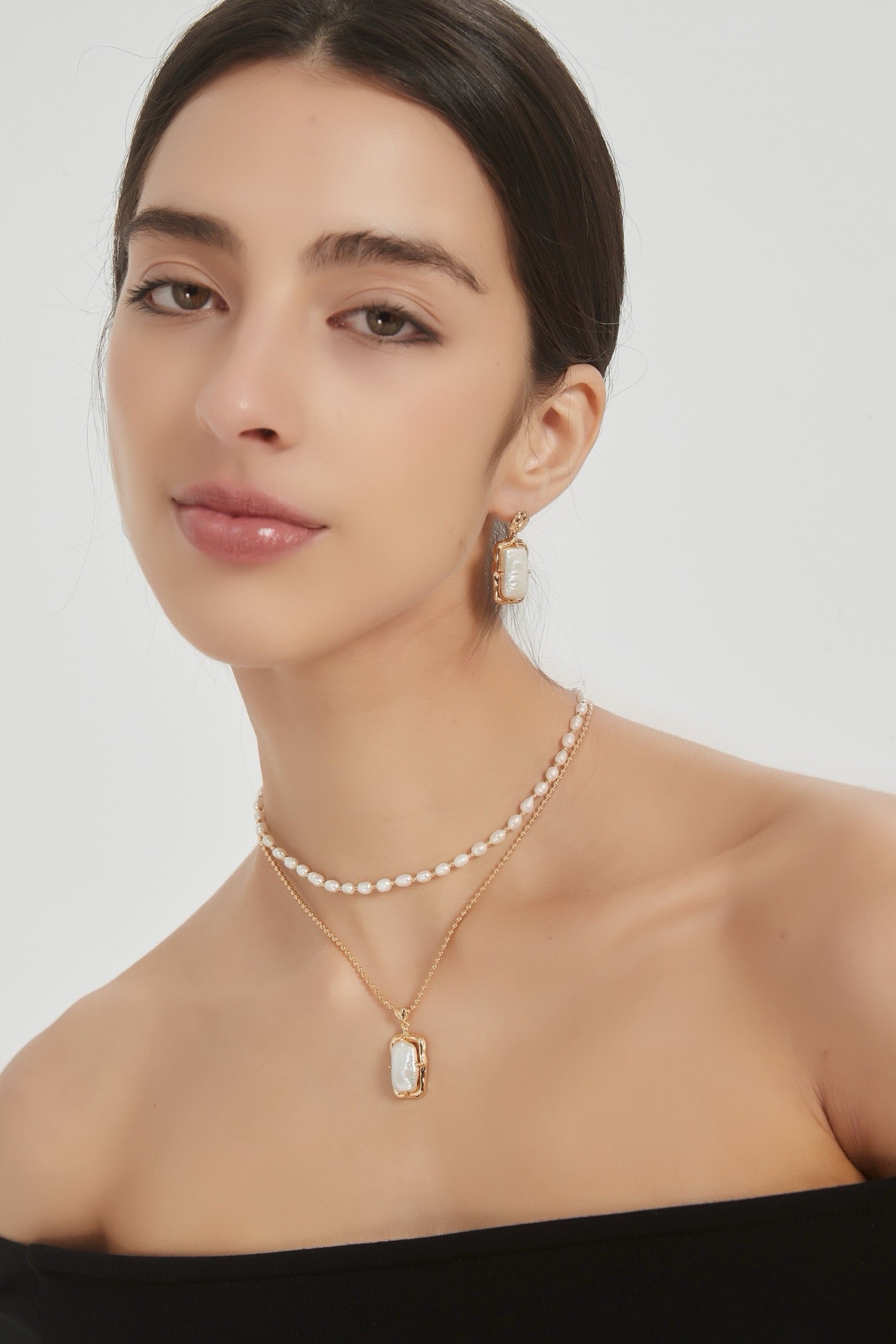 Regal Frame Baroque Pearl Set