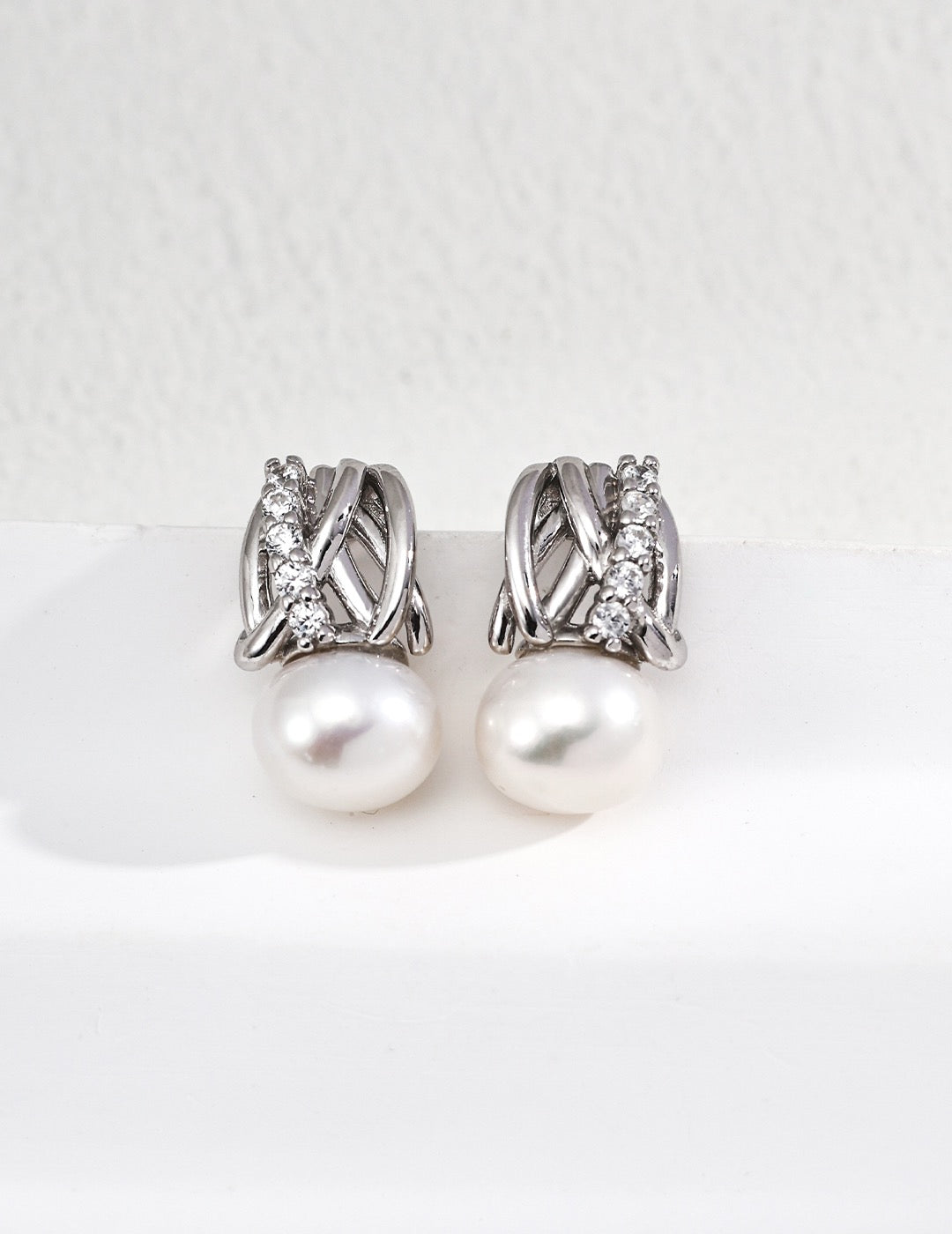 Classic Pearl & Zircon Elegance Set – Necklace with Matching Earrings