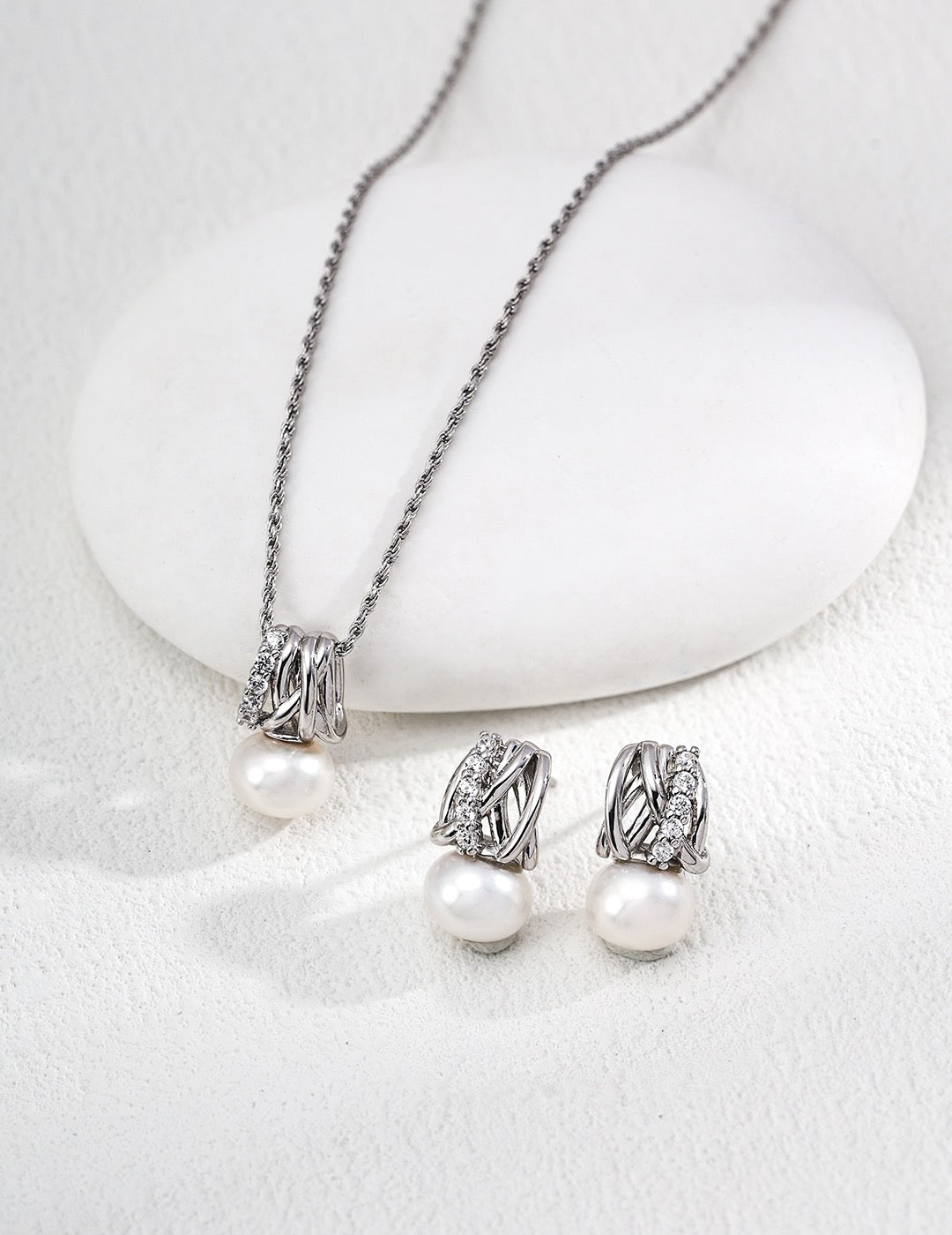 Classic Pearl & Zircon Elegance Set – Necklace with Matching Earrings