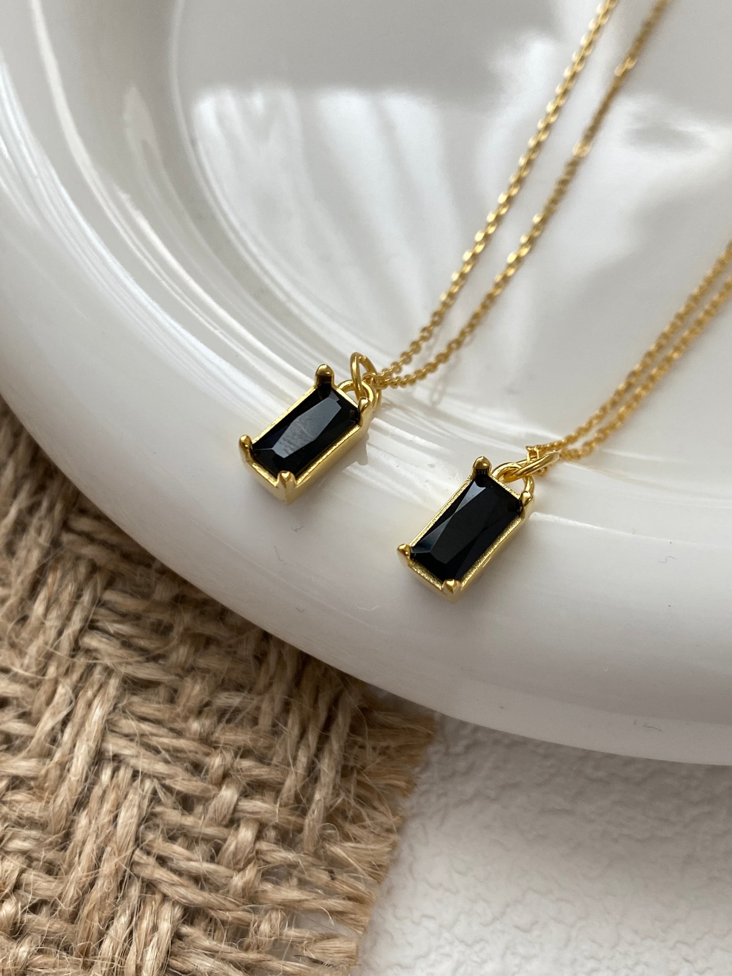 Black zircon rectangle pendant necklace
