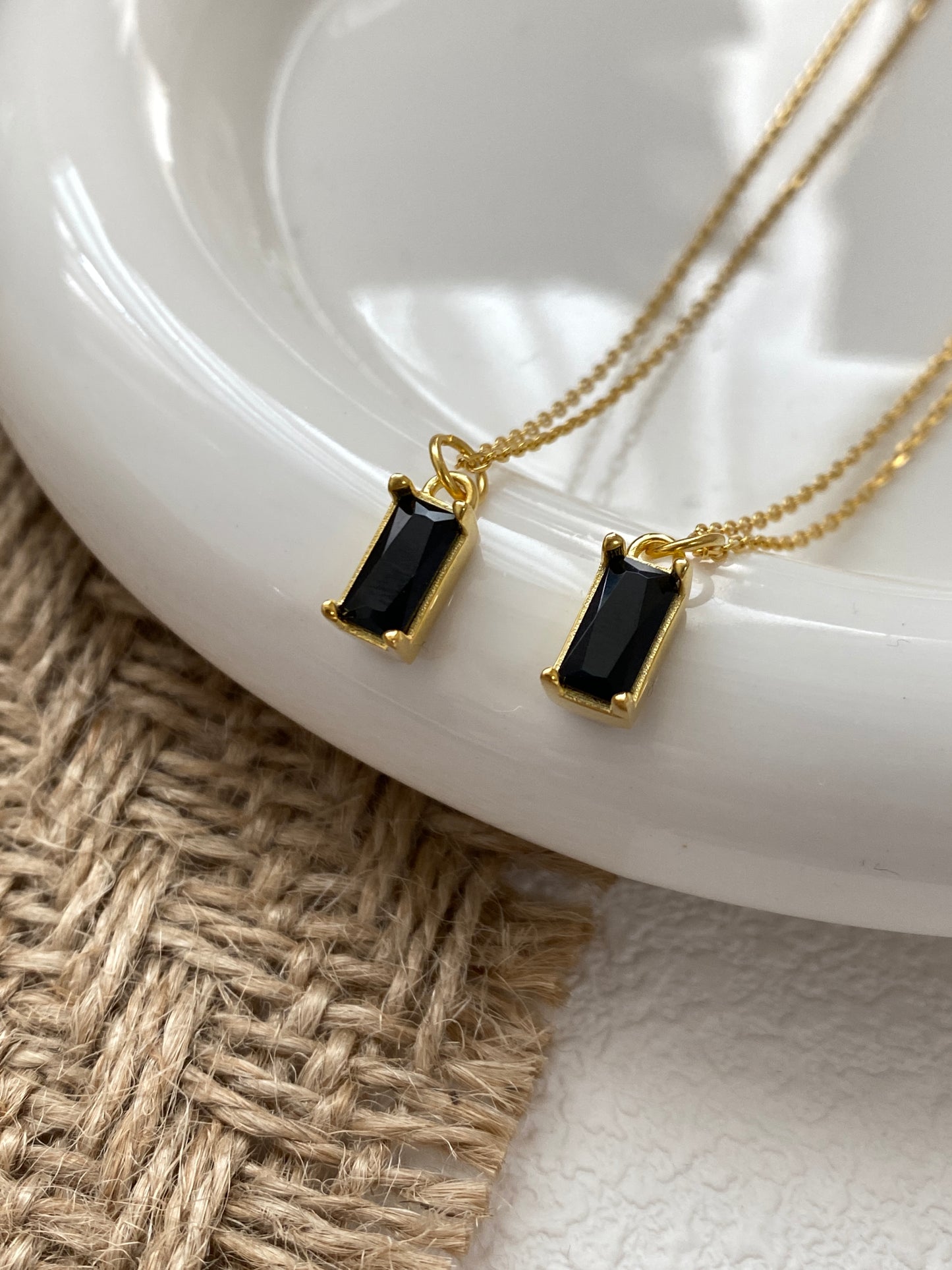 Black zircon rectangle pendant necklace