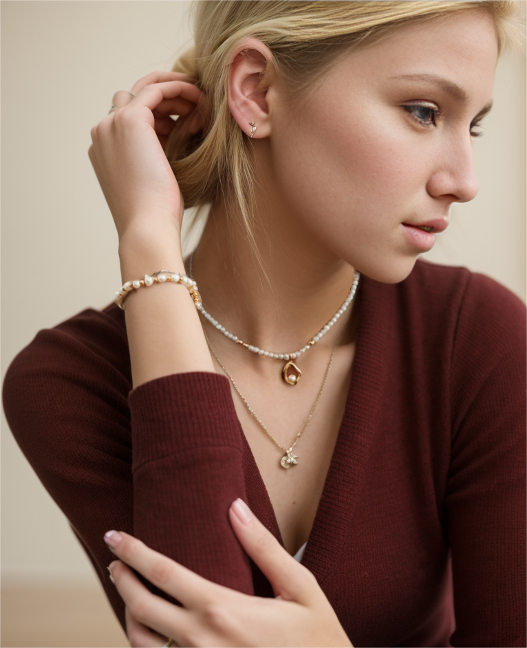 Pearl necklace with diamond shaped pendant