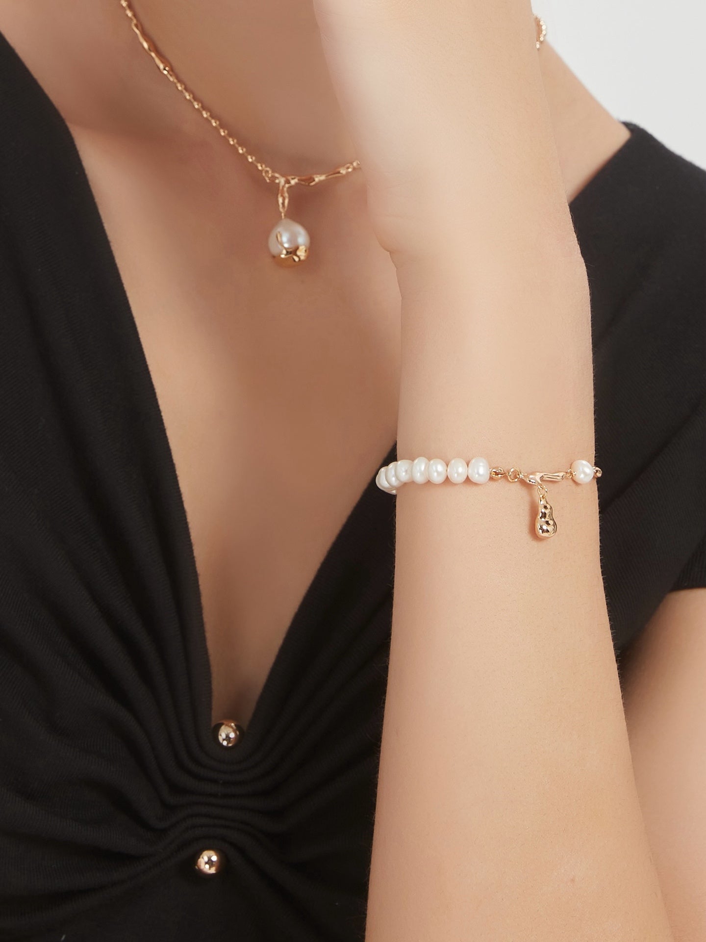 Hulu Pearl Bracelet