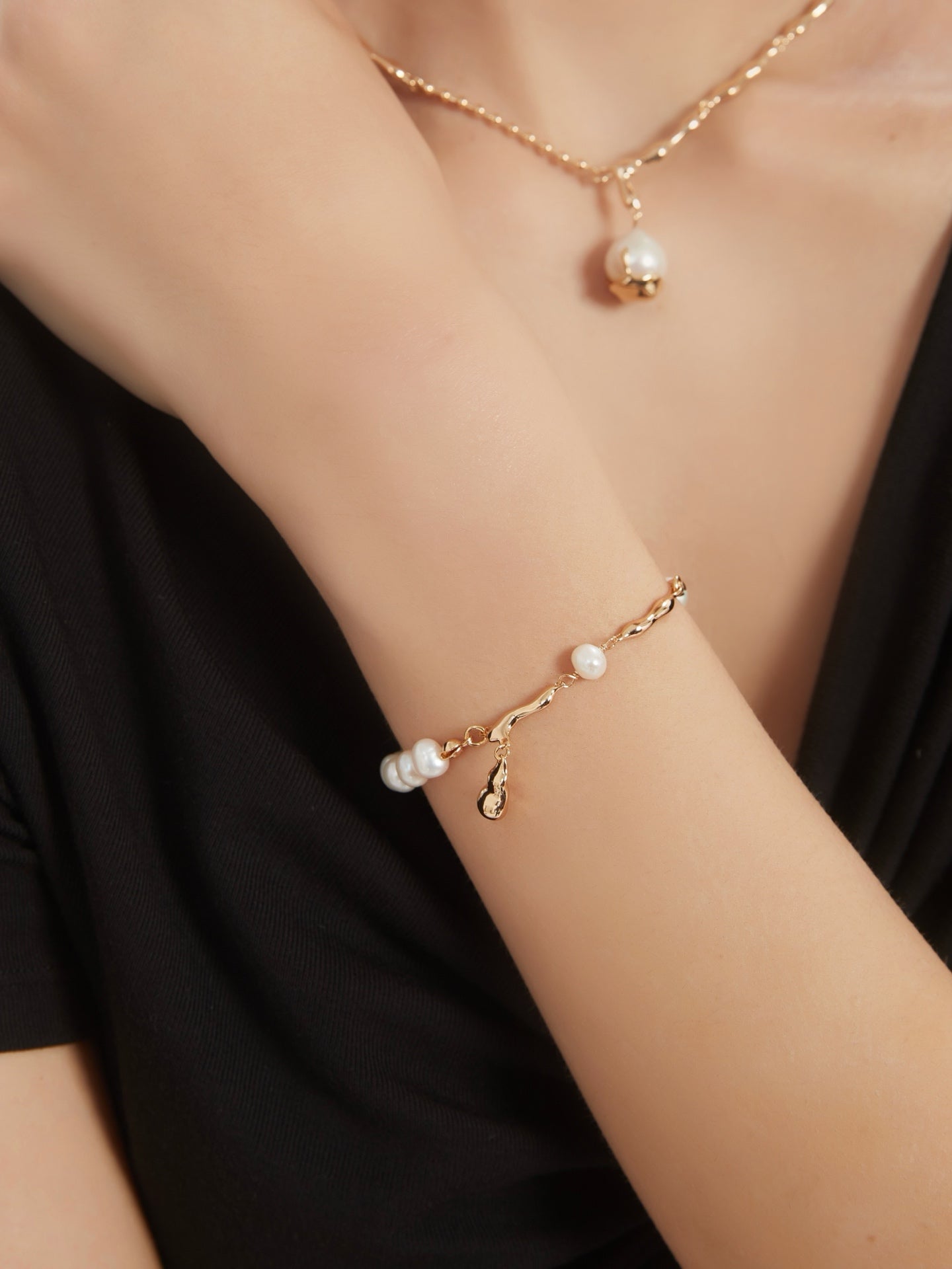 Hulu Pearl Bracelet