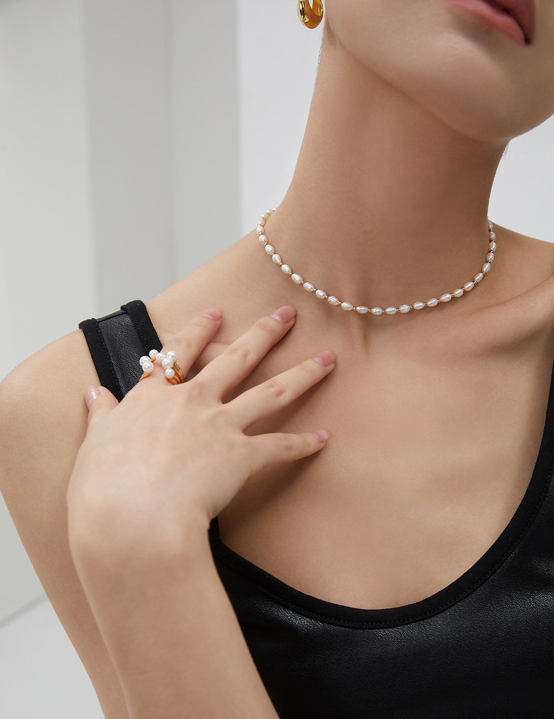 Pearl and silver bead necklace (choker)