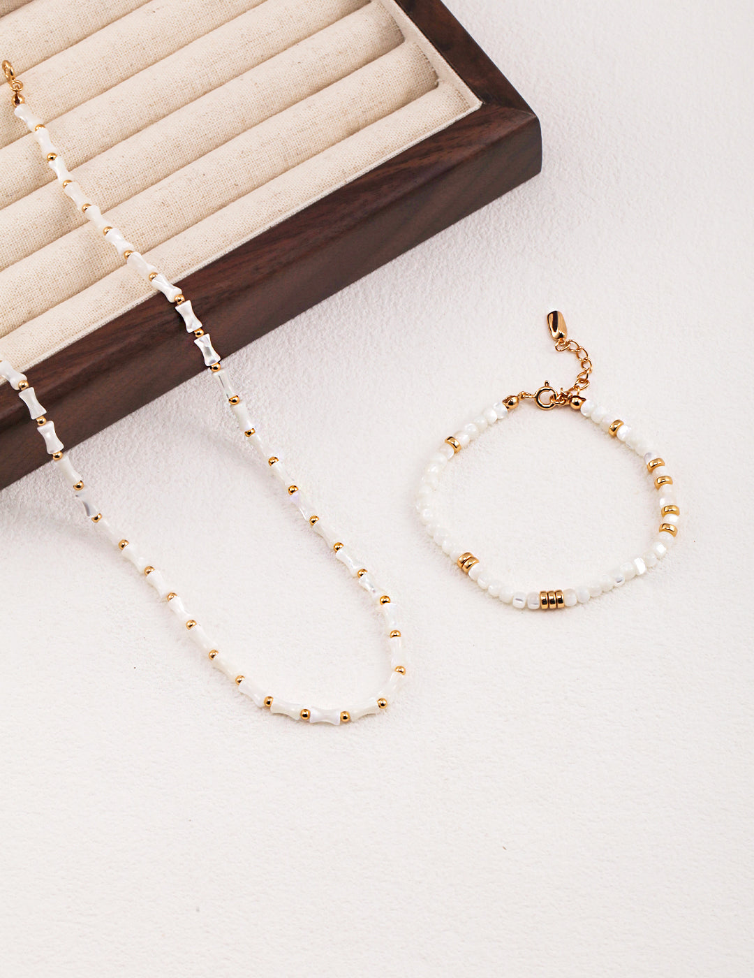 RISE Shell Necklace