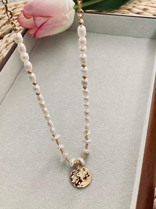 Pearl necklace with lady's profile pendant