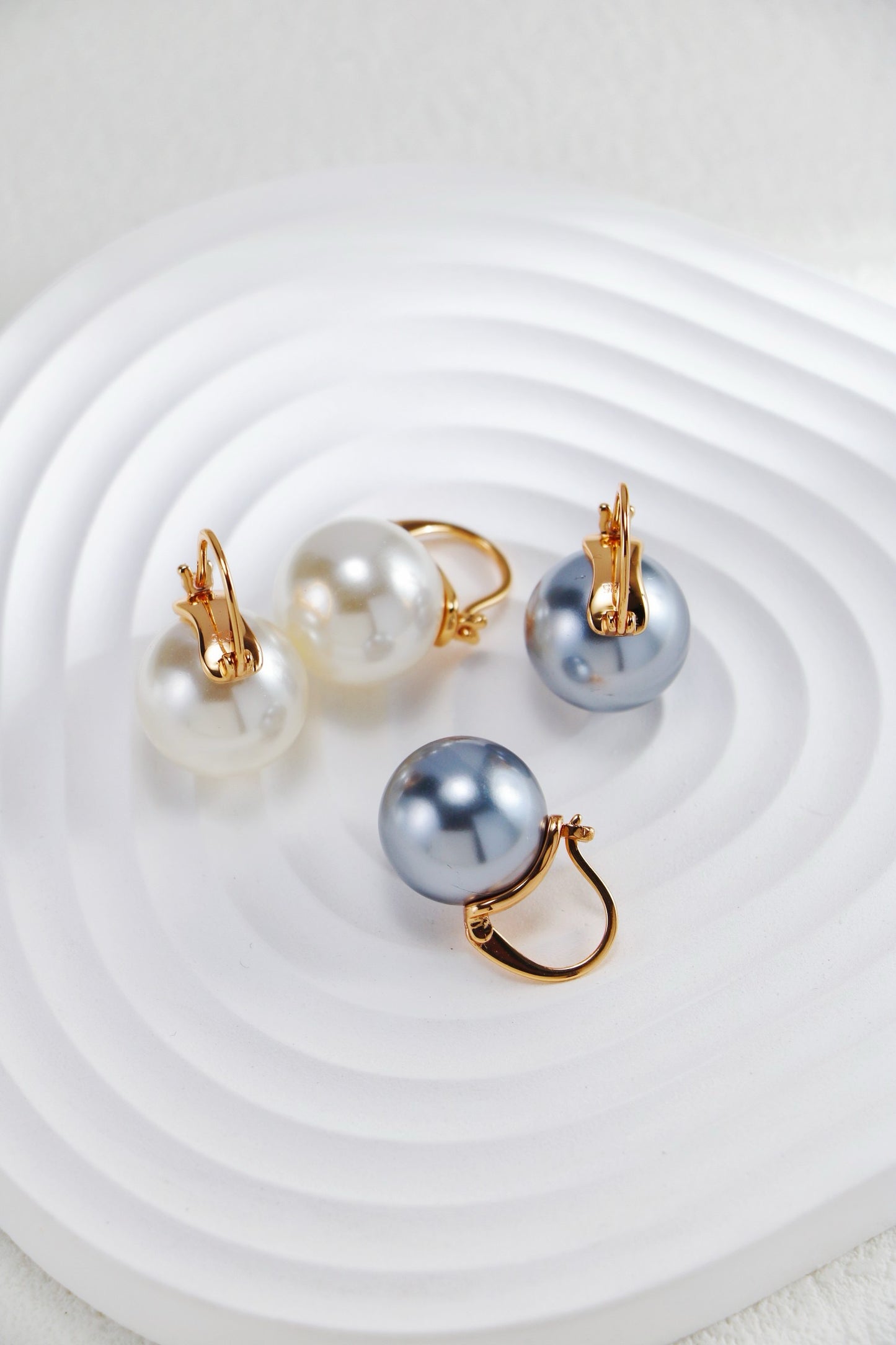 S925 Silver 14mm Shell Pearl Drop Earrings | Gray & White