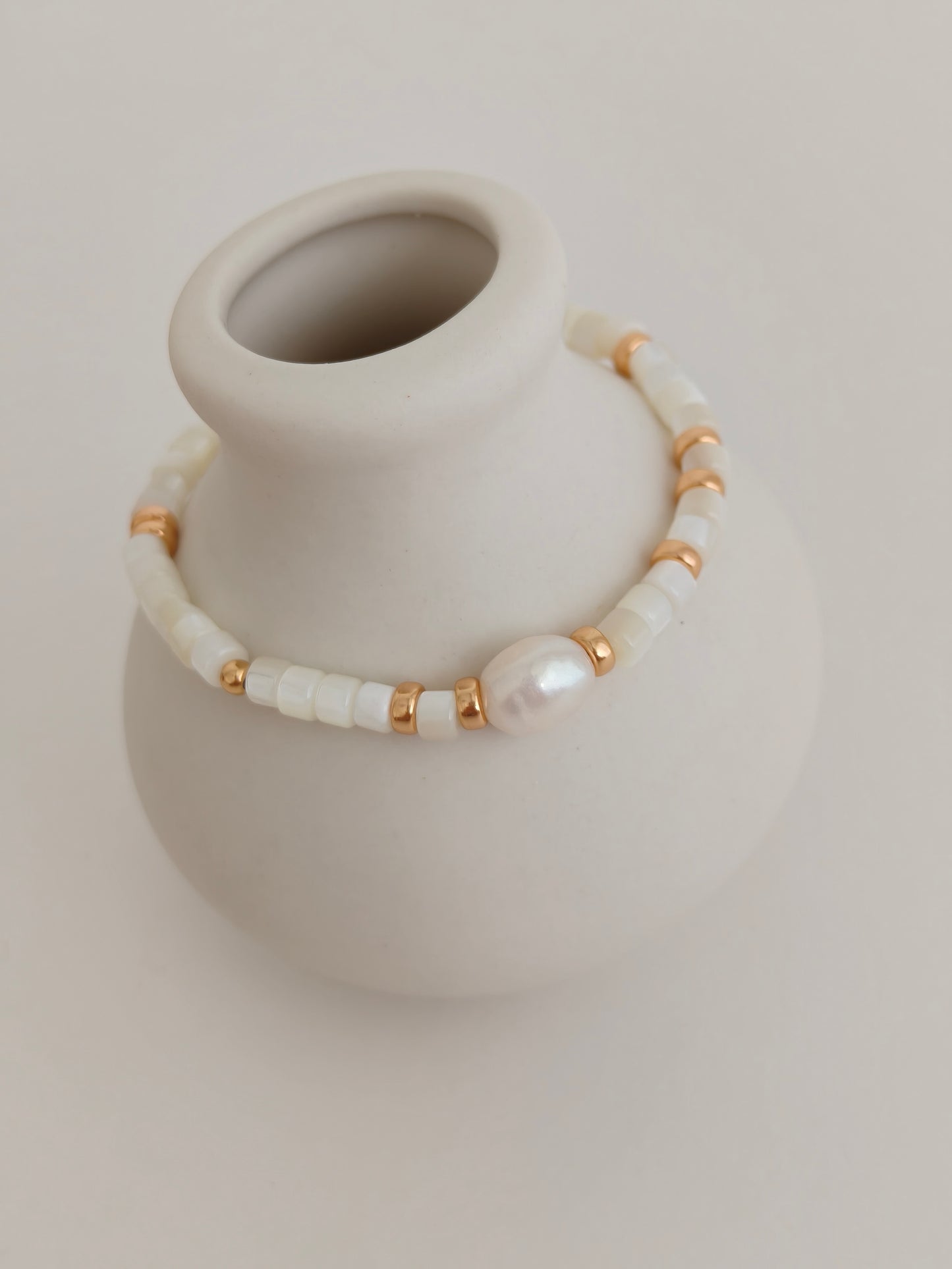 Vintage Gold Freshwater Pearl & White Shell Beaded Bracelet – S925 Sterling Silver Adjustable Bracelet