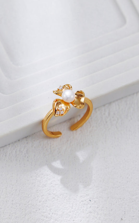 Pearl and Silver Flower Ring