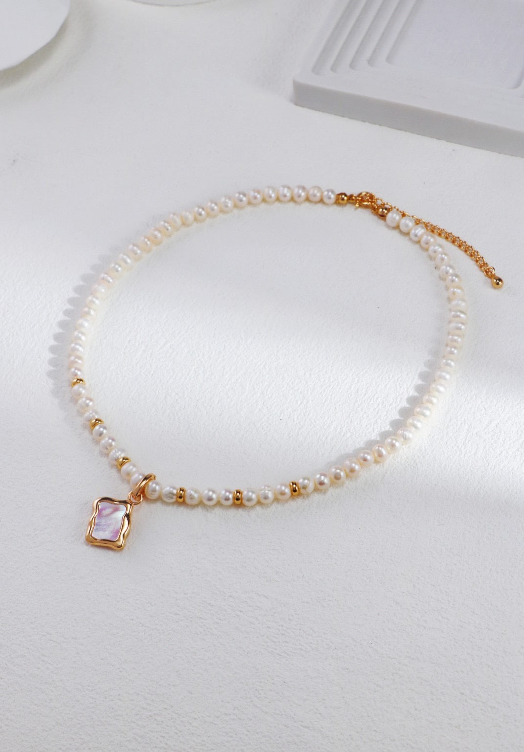 White Seashell Pendant Pearl Necklace