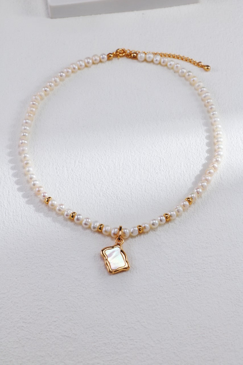 White Seashell Pendant Pearl Necklace